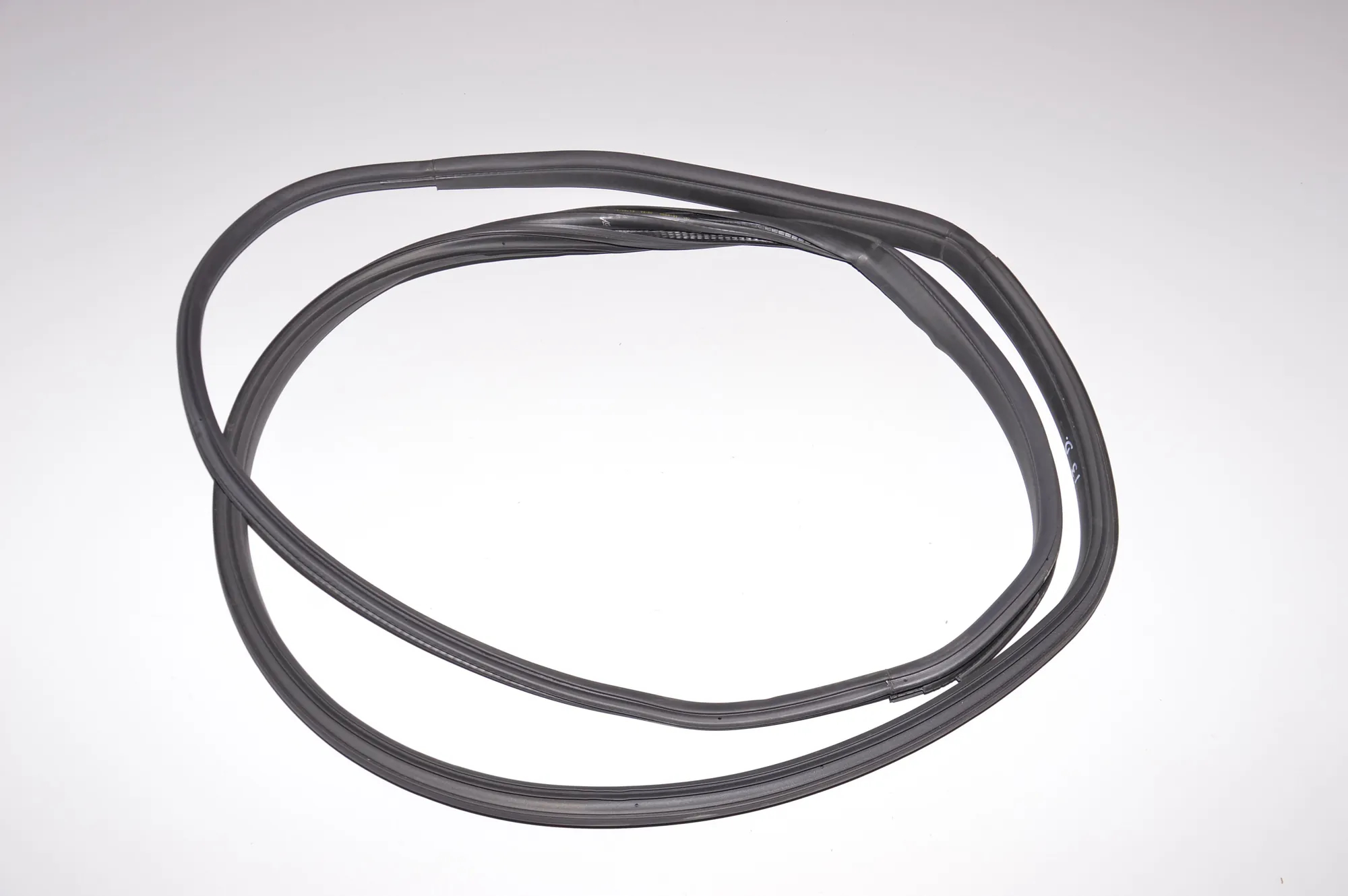 Front Right Door Seal Rubber – OEM 7301742 · BMW i3 (I01) Electric 2019