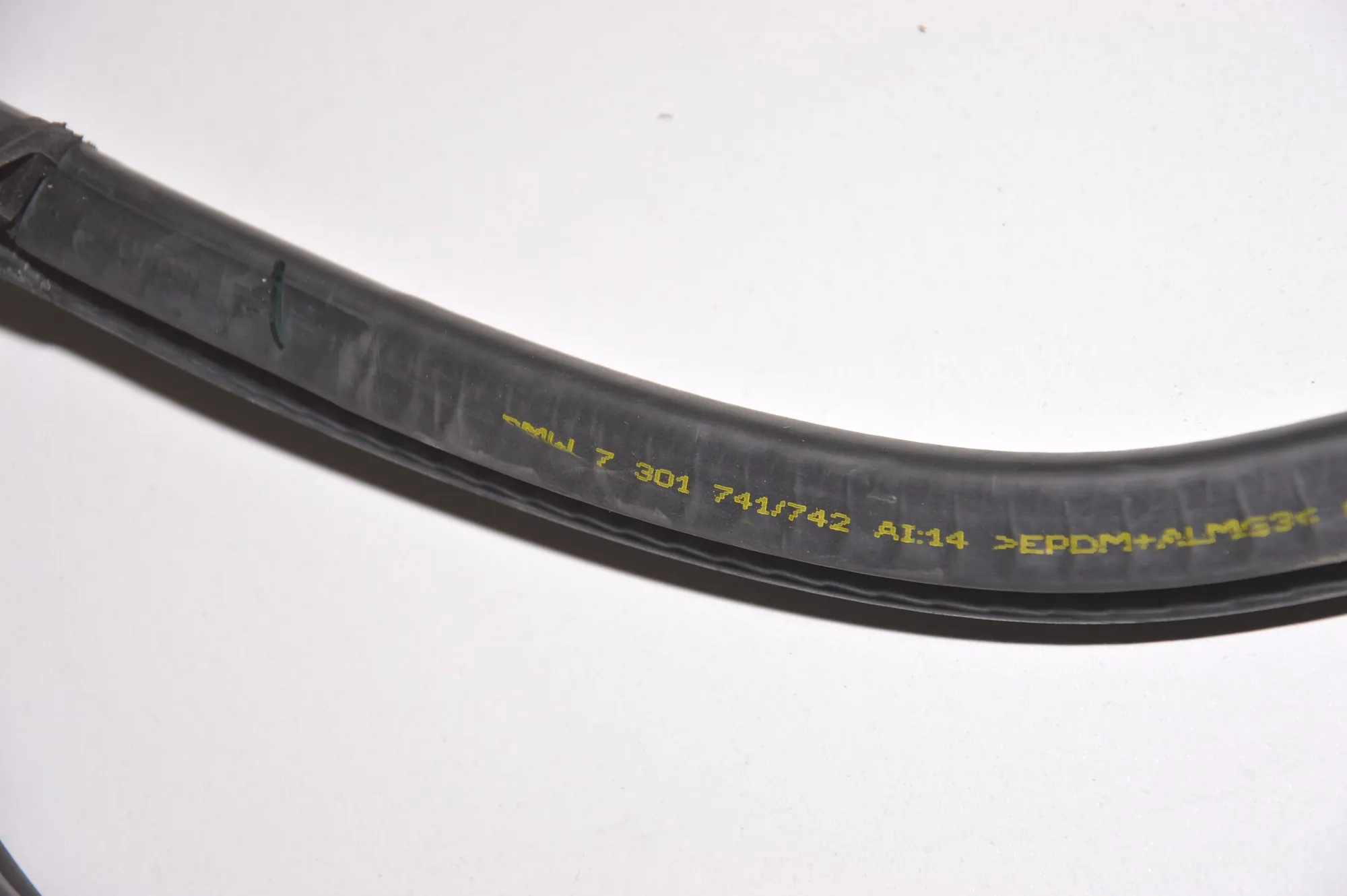 Front Right Door Seal Rubber – OEM 7301742 · BMW i3 (I01) Electric 2019 – 5