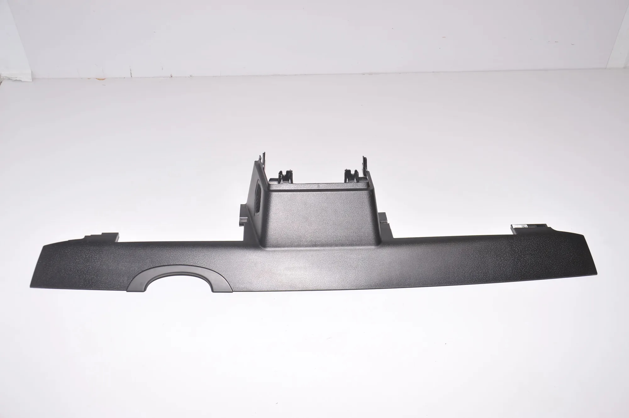Dashboard Lower Trim – OEM 9303498 · BMW i3 (I01) Electric 2019 – 2