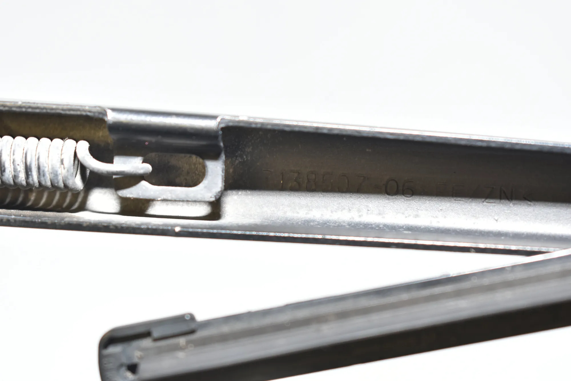 Tailgate Window Wiper Arm – OEM 7138507 · BMW X1 (E84) sDrive 20 d 2009 – 5