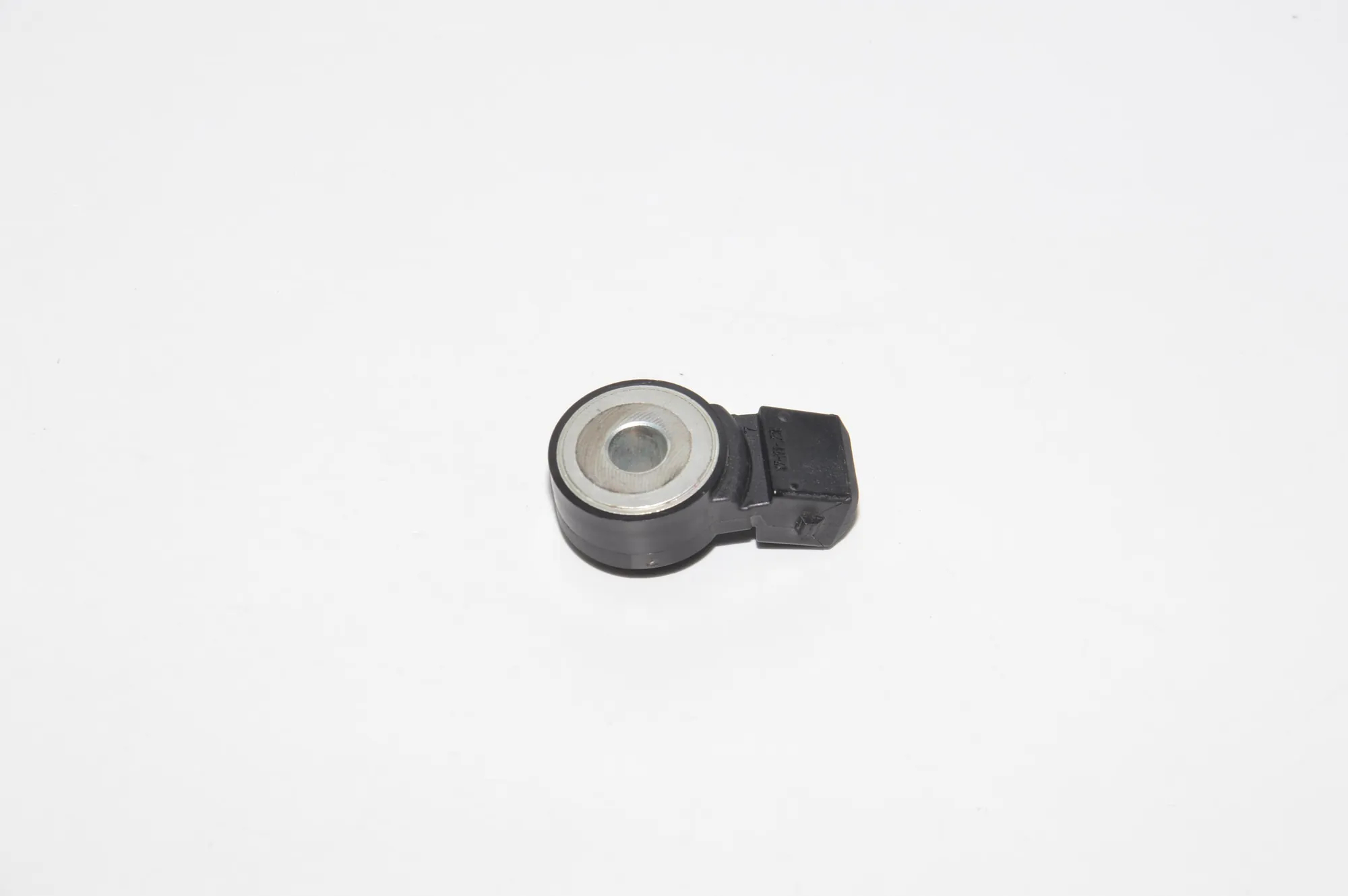 Engine Knock Sensor – OEM 0261231224 · BMW BMW 5 (G30) 2017 – 5