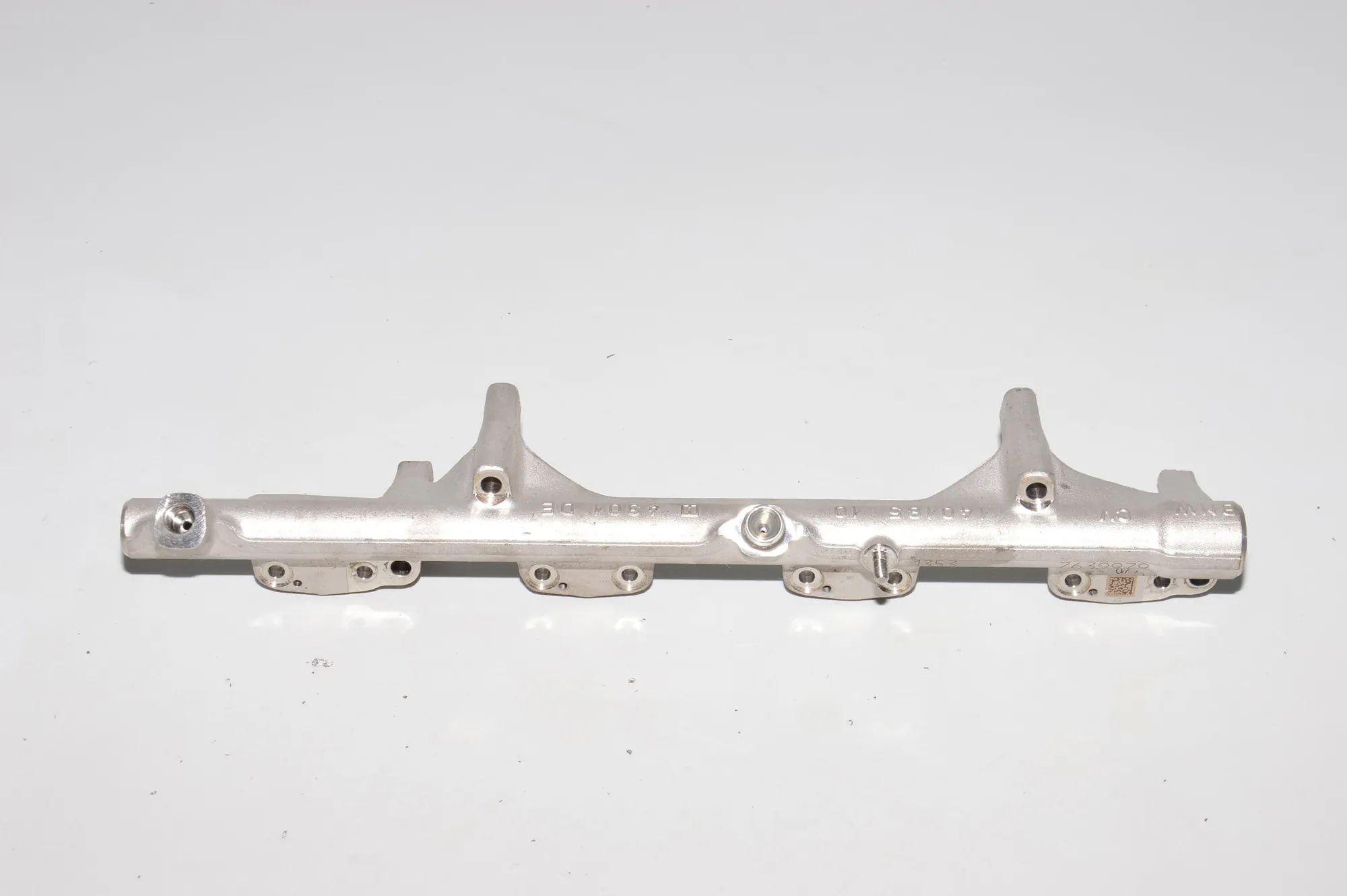 Fuel Rail – OEM 7639979 · BMW BMW 5 (G30) 2017 – 4