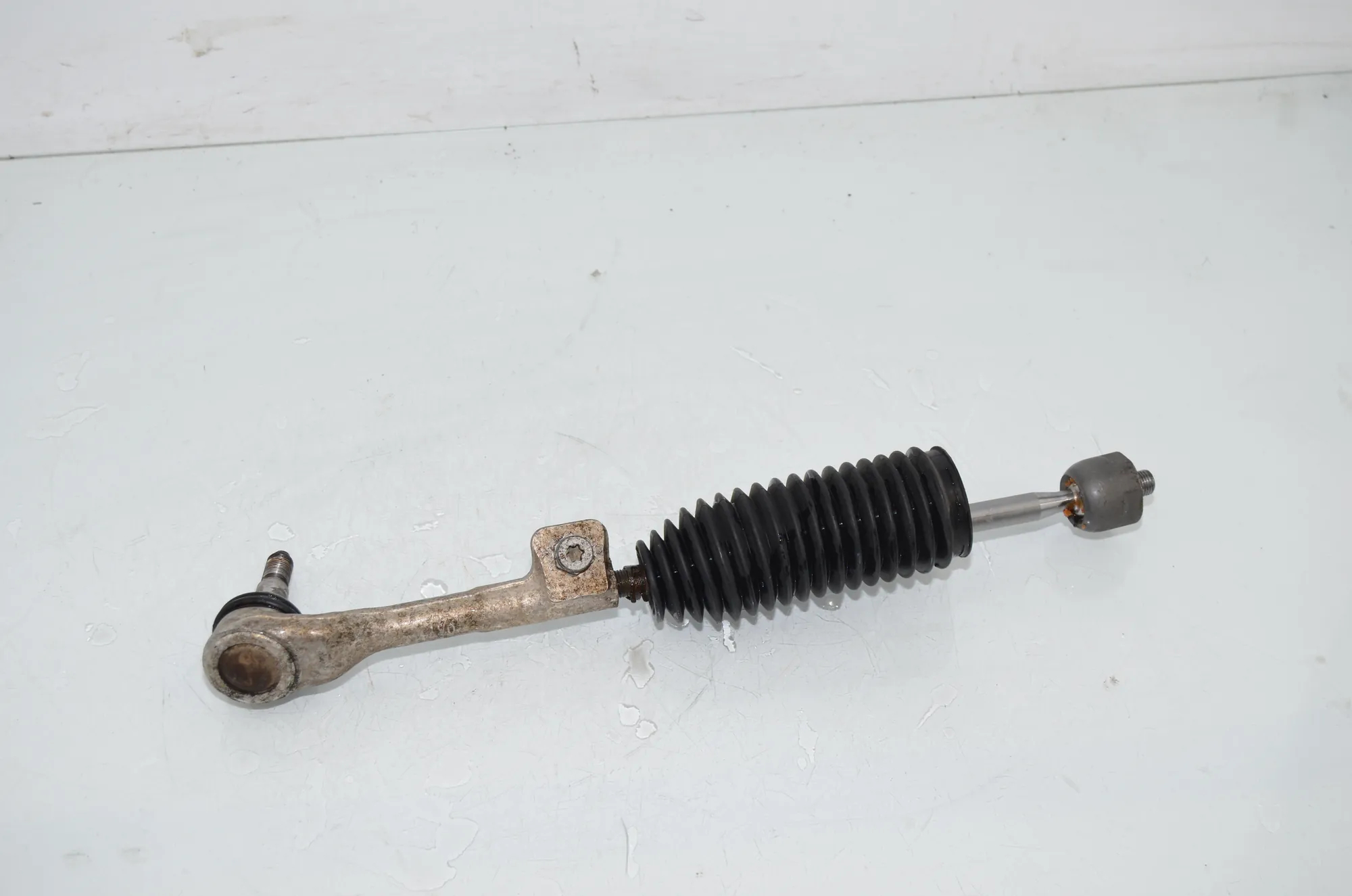 Right Side Steering Tie Rod – OEM 6851410 · BMW i3 (I01) s Range Extender 2019 – 4