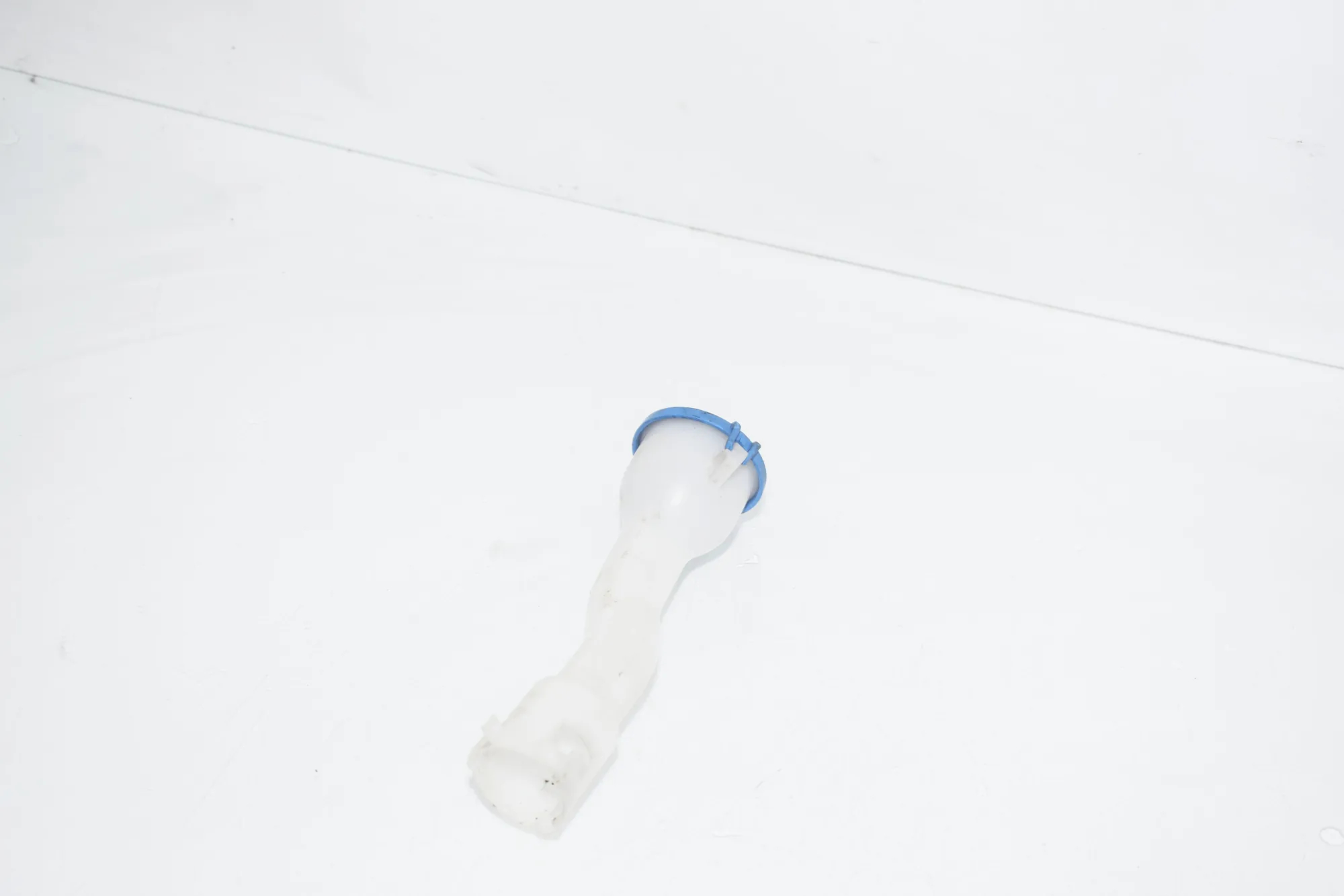 Window Washer Tank Fill Tube – OEM 7375587 · BMW i3 (I01) s Range Extender 2019 – 3