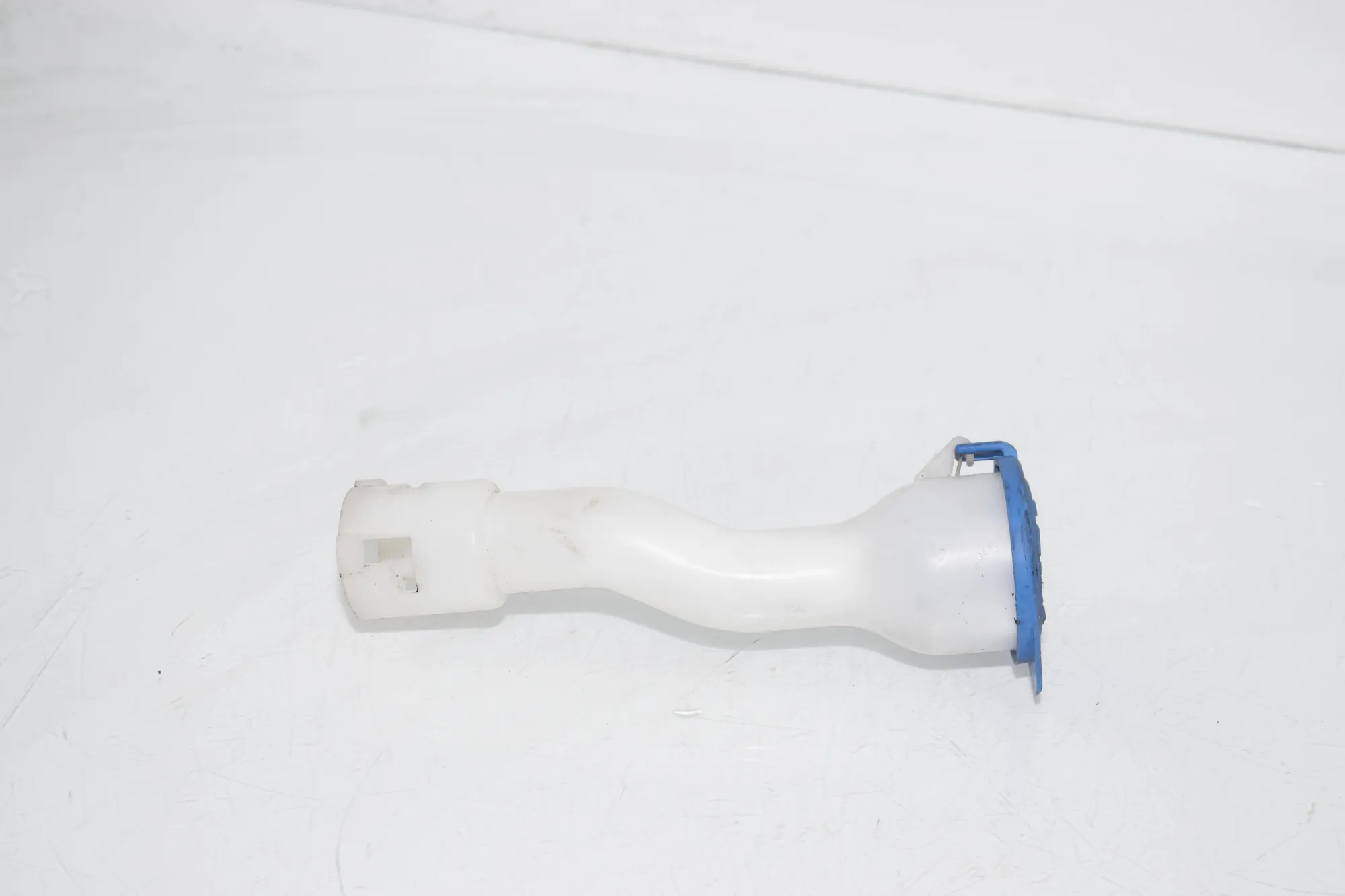Window Washer Tank Fill Tube – OEM 7375587 · BMW i3 (I01) s Range Extender 2019 – 2
