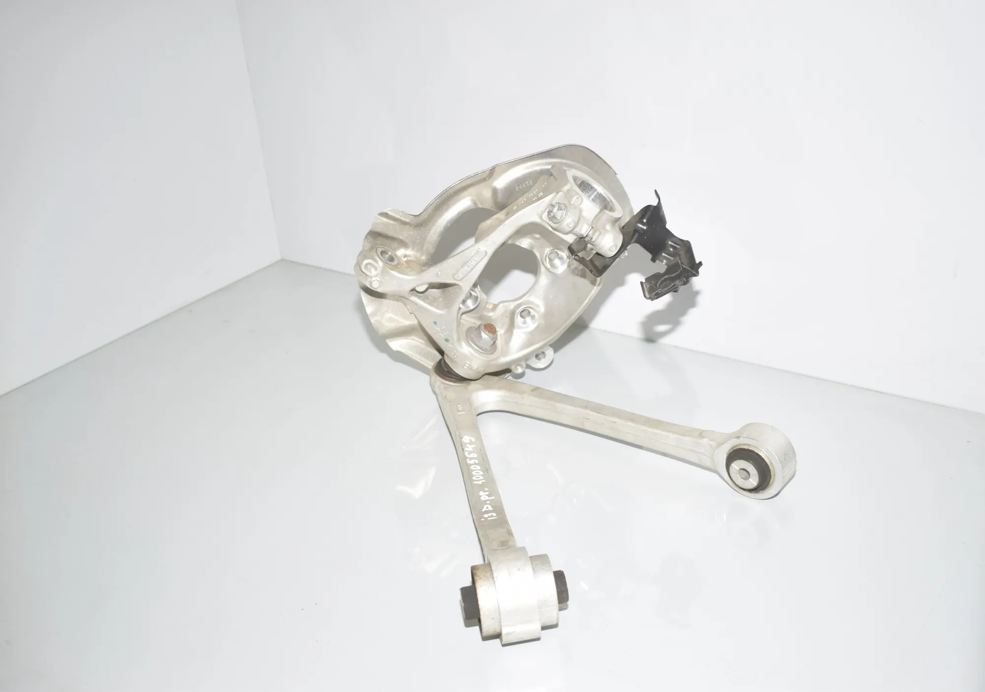 Front Right Wheel Hub – OEM 6863740 · BMW i3 (I01) Electric 2019 – 5