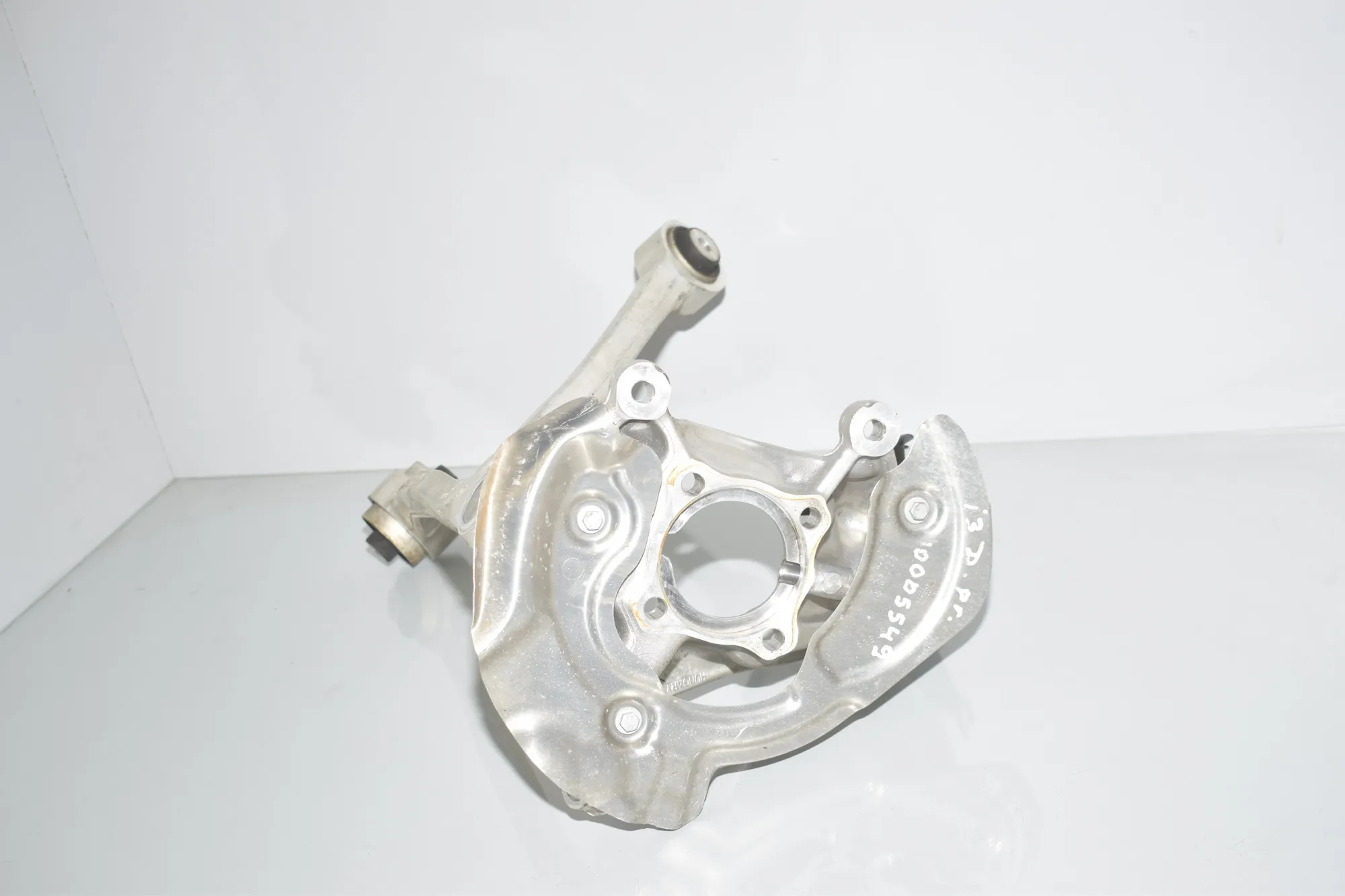 Front Right Wheel Hub – OEM 6863740 · BMW i3 (I01) Electric 2019 – 2