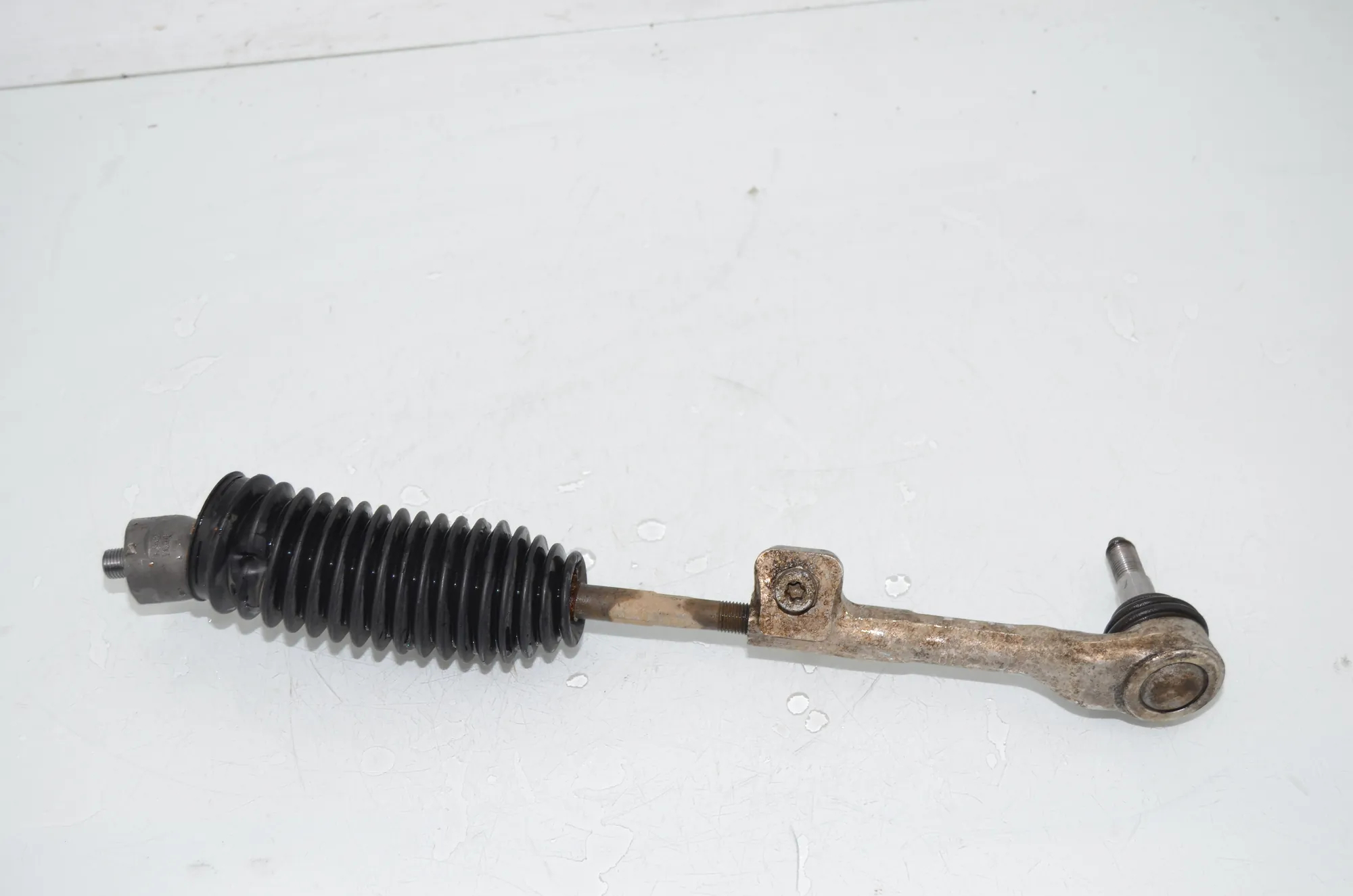 Left Side Steering Tie Rod – OEM 6851409 · BMW i3 (I01) s Range Extender 2019 – 2