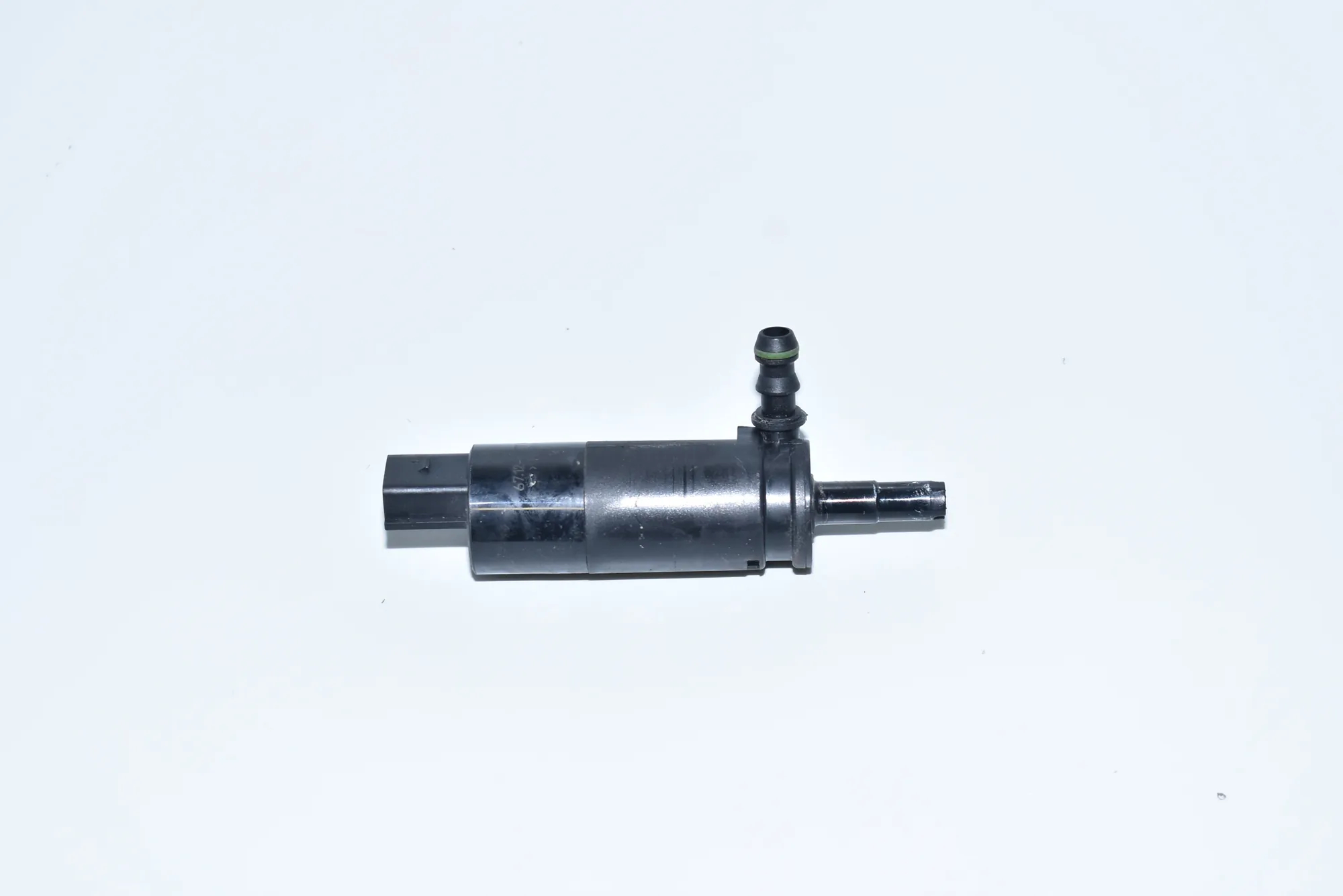 Headlight Washer Motor – OEM 8377613 · BMW 5 Touring (E39) 525 d 2002 – 3