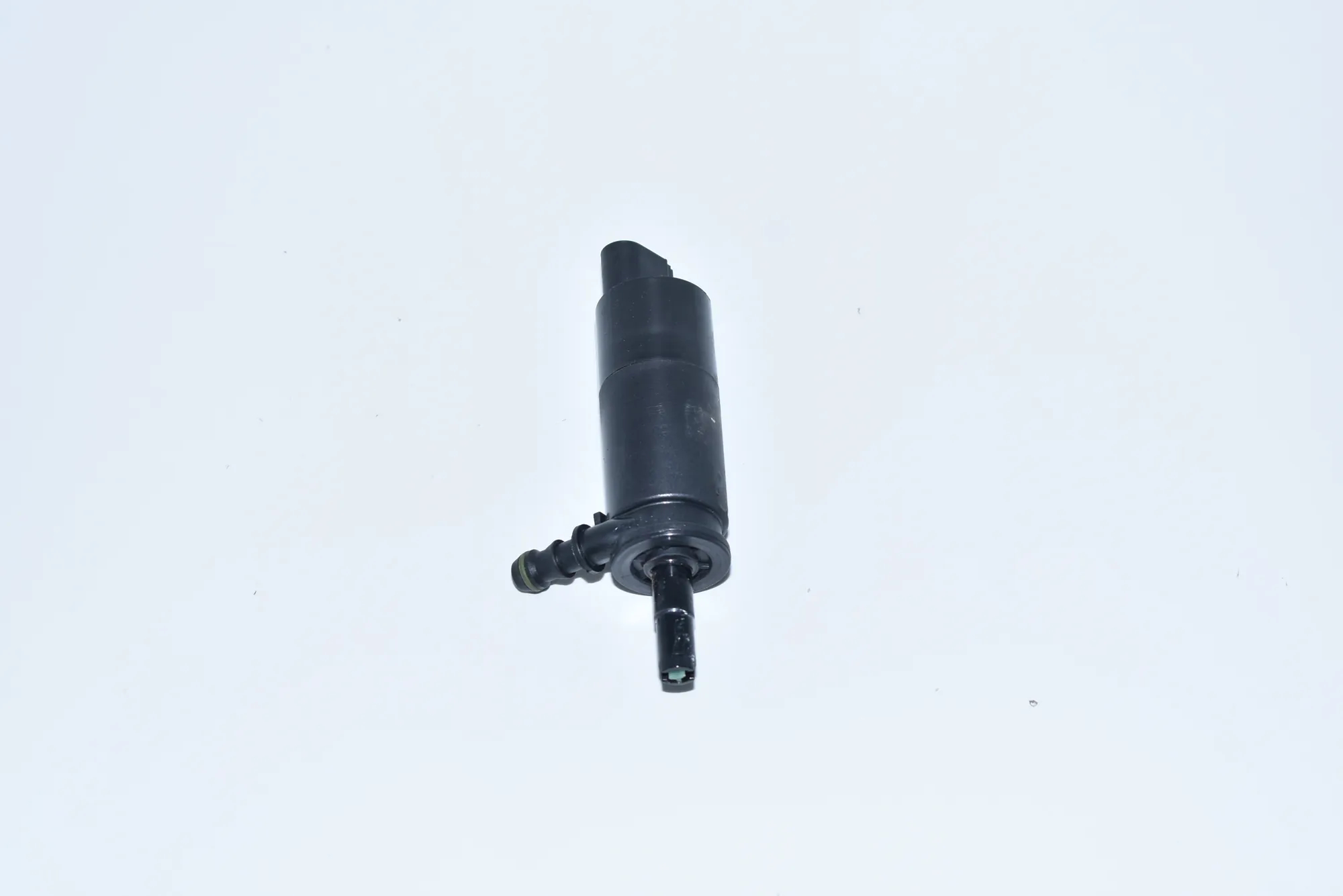 Headlight Washer Motor – OEM 8377613 · BMW 5 Touring (E39) 525 d 2002 – 2