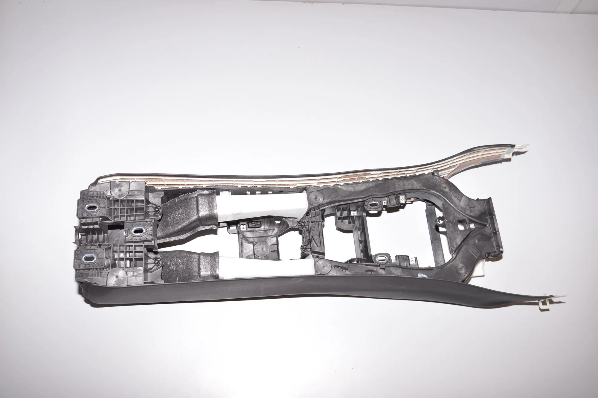 Center Console – OEM 9362721 · BMW 5 (G30) BMW 5 (G30) 2018 – 5