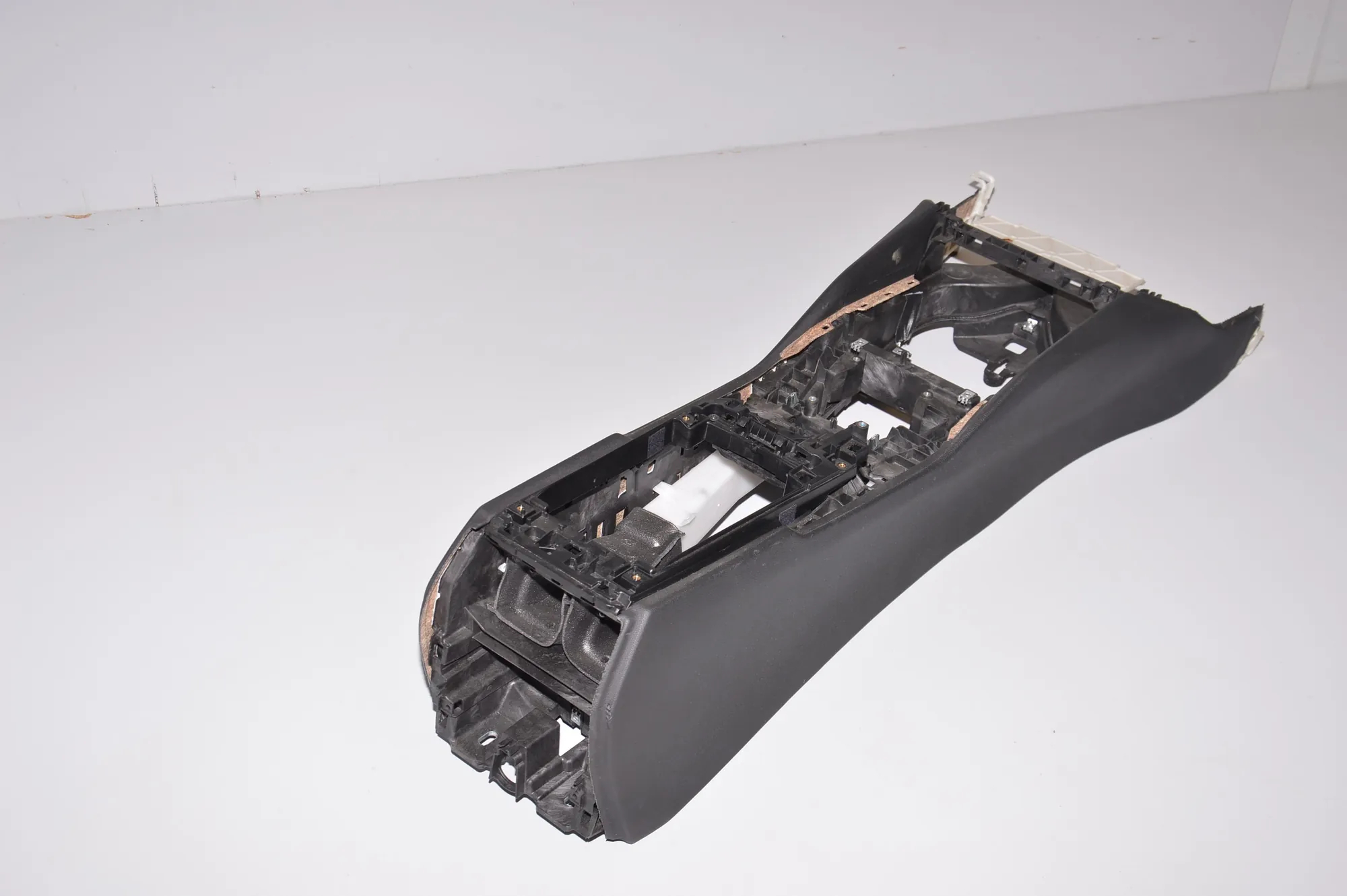 Center Console – OEM 9362721 · BMW 5 (G30) BMW 5 (G30) 2018 – 4