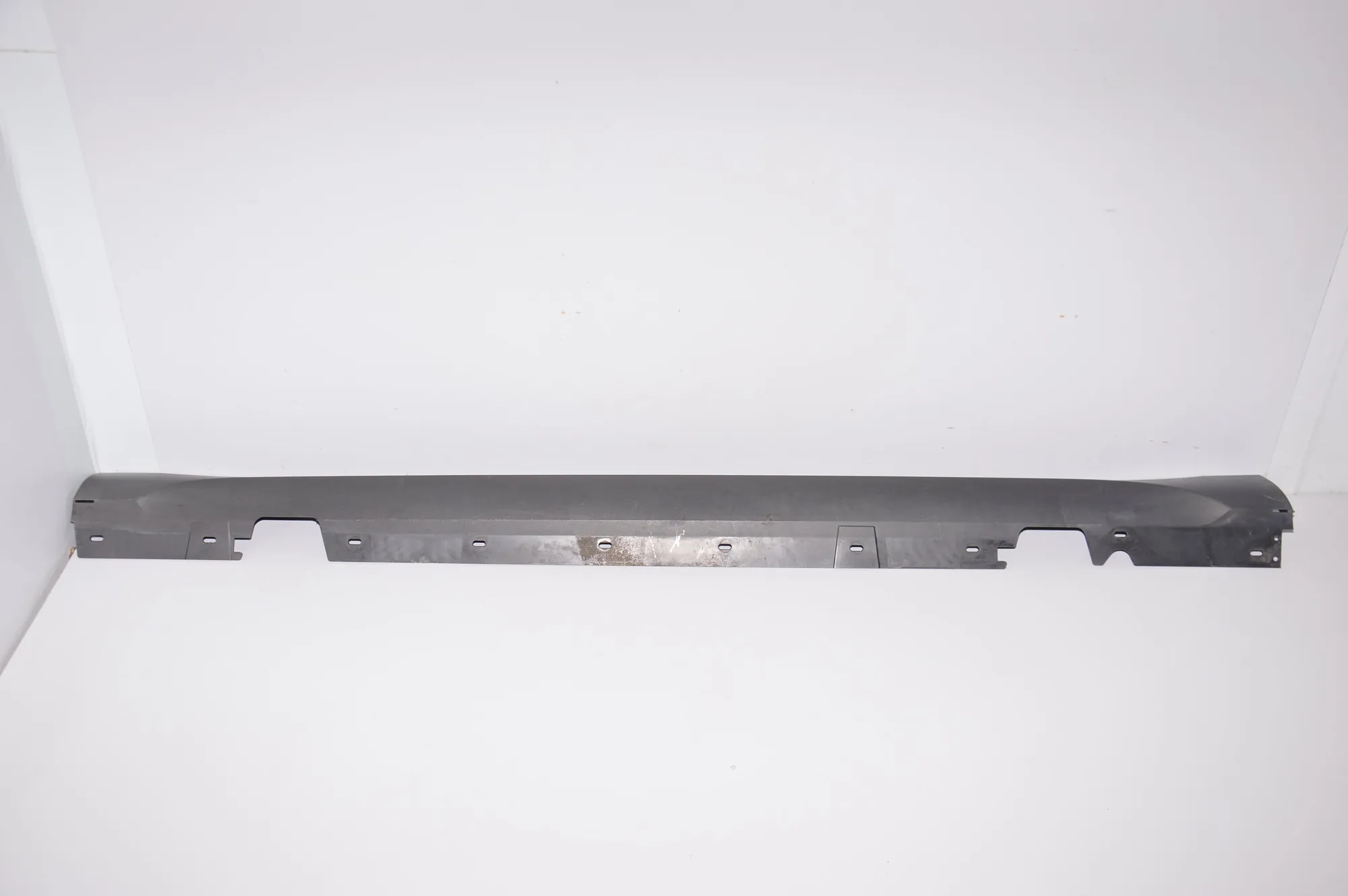 Left Side Plastic Sideskirt Cover – OEM 2990169 · BMW X1 (E84) sDrive 20 d 2009