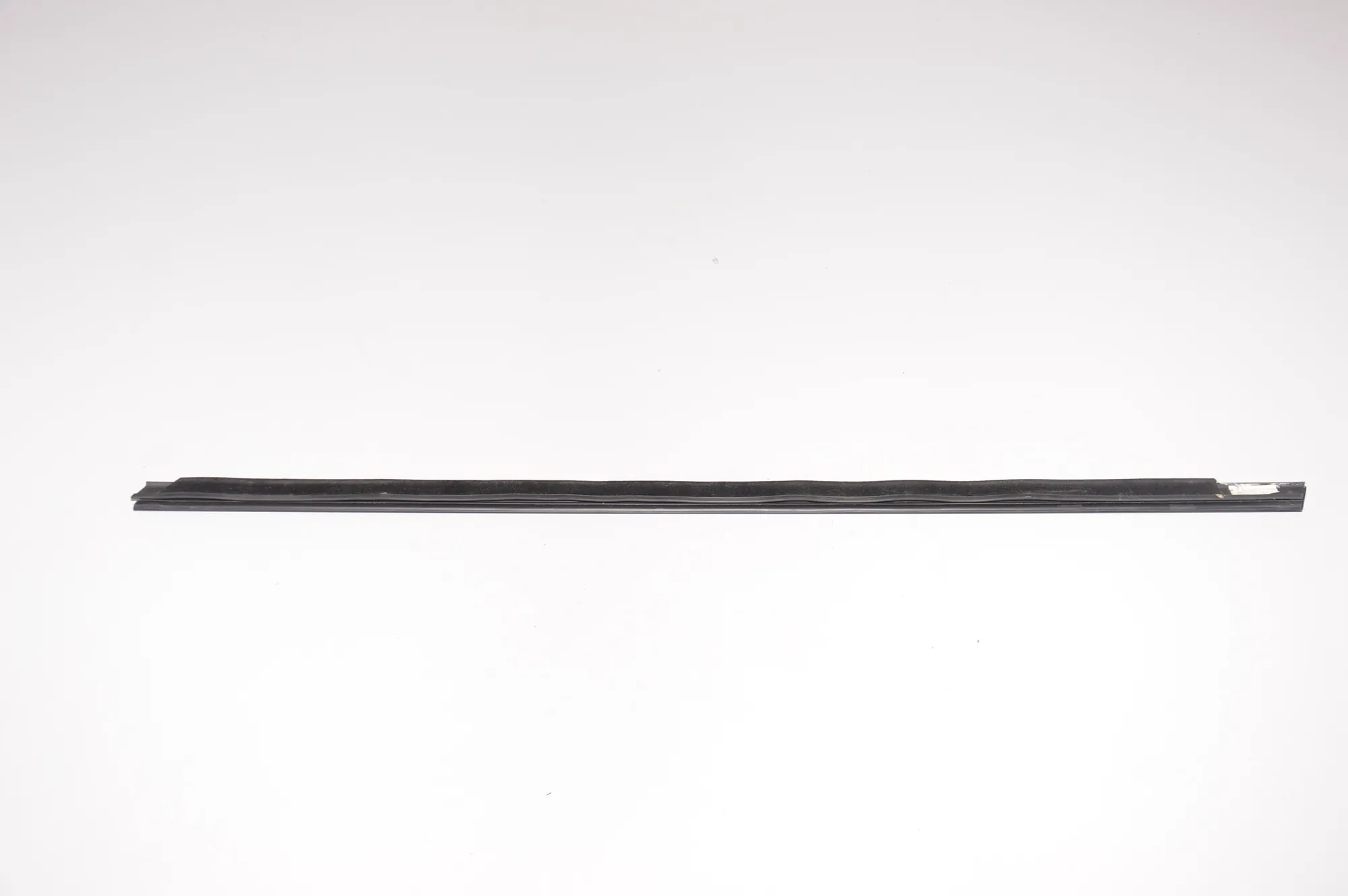 Front Left Door Vertical Trim – OEM 7312991 · BMW i8 (I12) BMW i8 (I12) hybrid 2015 – 5