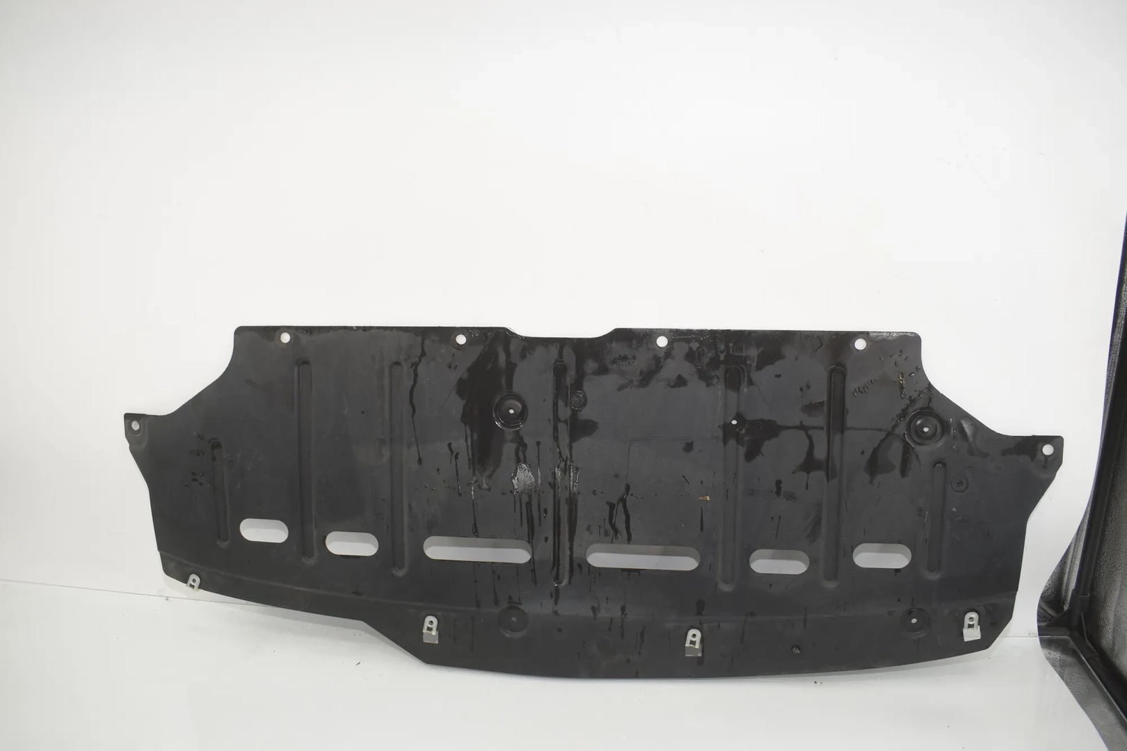 Rear Middle Underbody Cover – OEM 7255135 · BMW i3 (I01) s Range Extender 2019 – 3