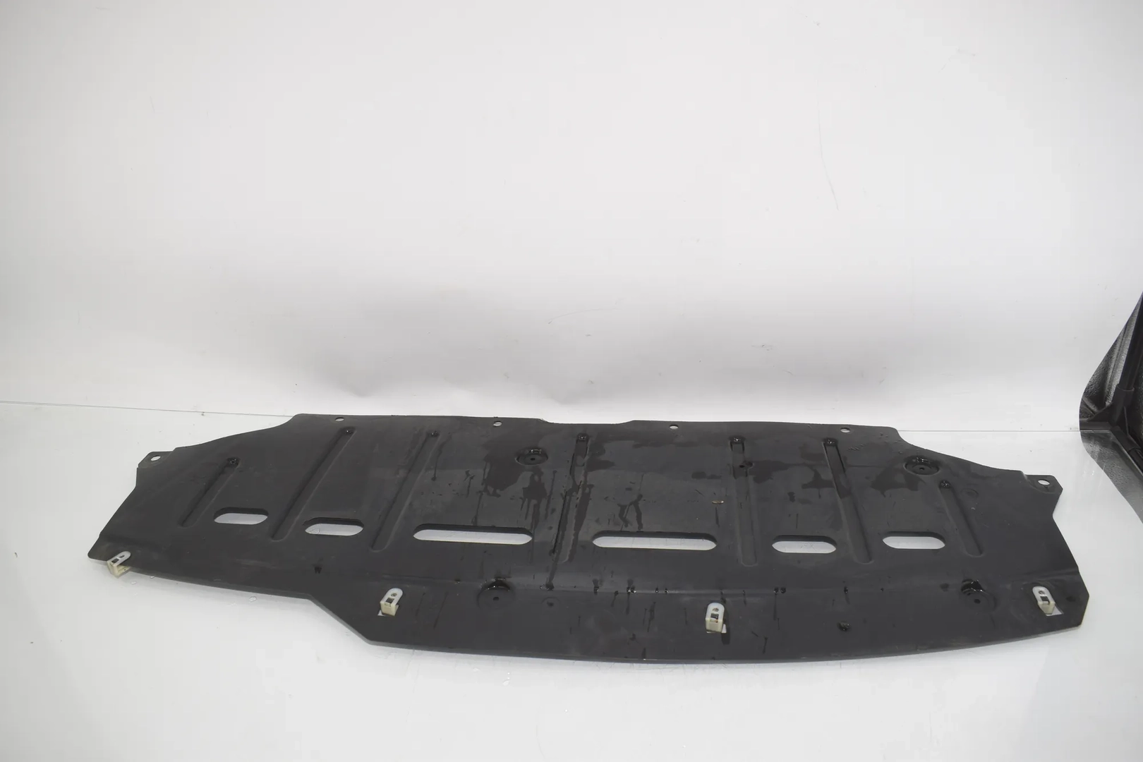 Rear Middle Underbody Cover – OEM 7255135 · BMW i3 (I01) s Range Extender 2019 – 2