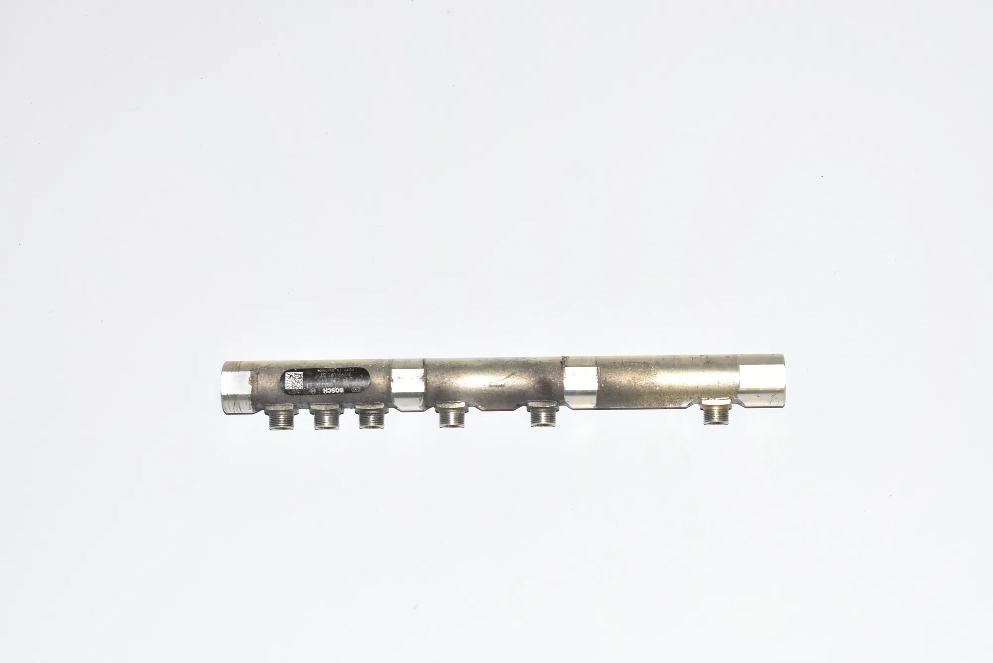 Left Side Fuel Rail – OEM 7792491 · BMW 7 (E65, E66, E67) 745 d 2005 – 2