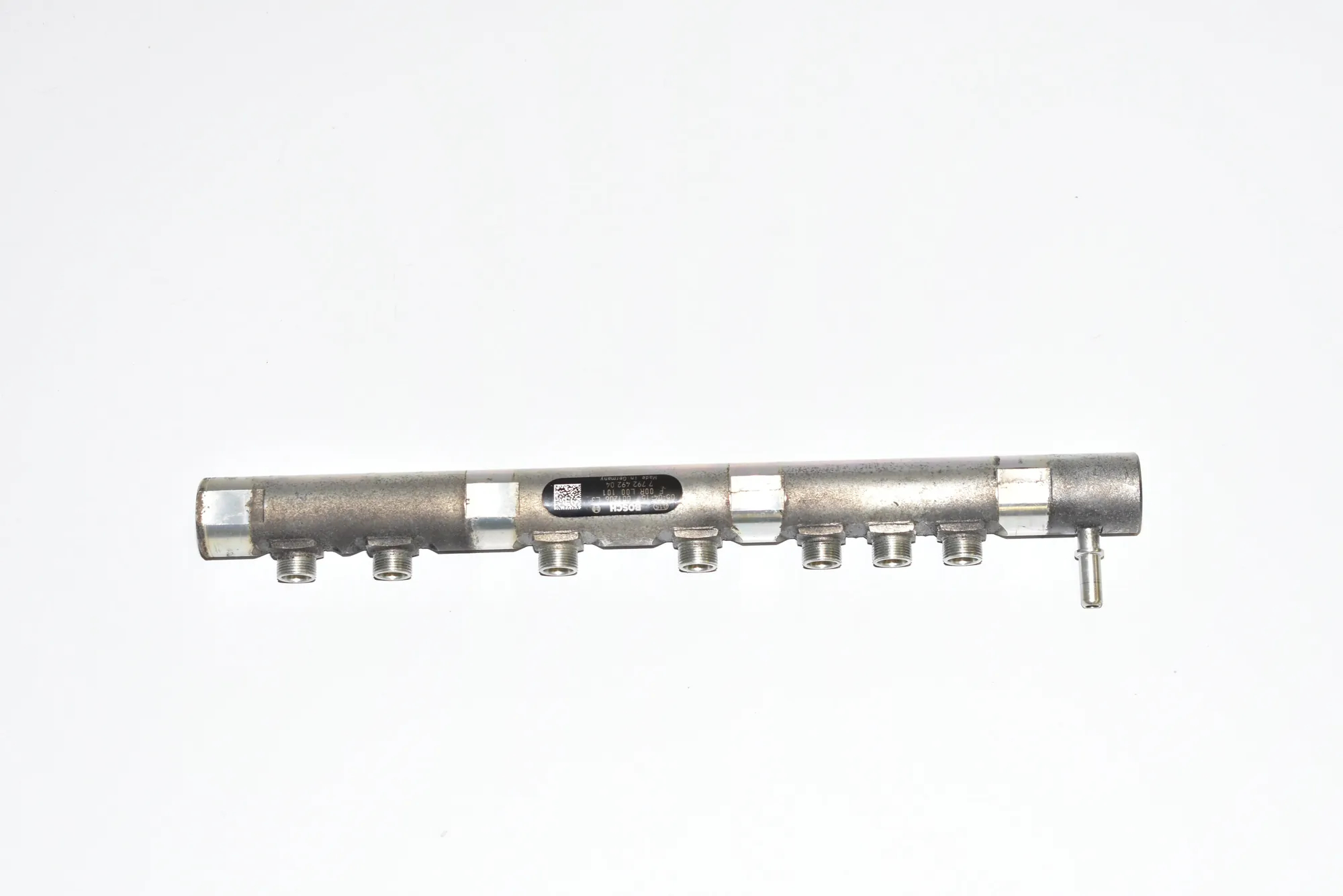 Right Side Fuel Rail – OEM 7792492 · BMW 7 (E65, E66, E67) 745 d 2005 – 2