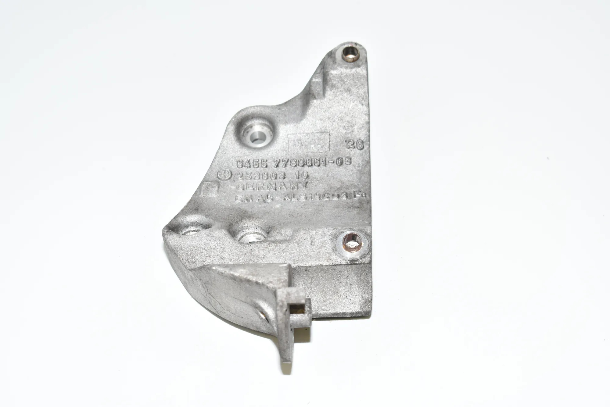 Air Conditioner Compressor Bracket – OEM 7788661 · BMW 7 (E65, E66, E67) 745 d 2005 – 3