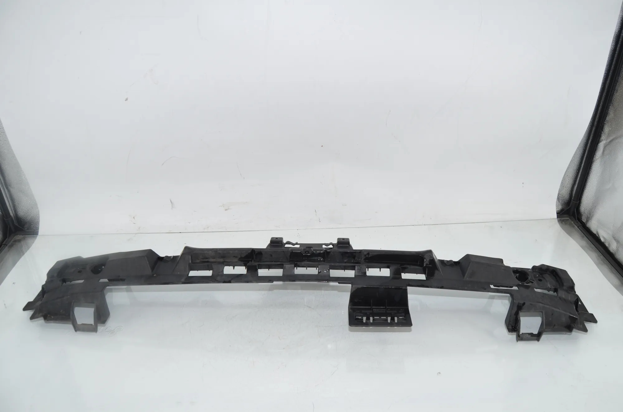 Rear Bumper Middle Bracket – OEM 7462344 · BMW i3 (I01) s Range Extender 2019 – 2
