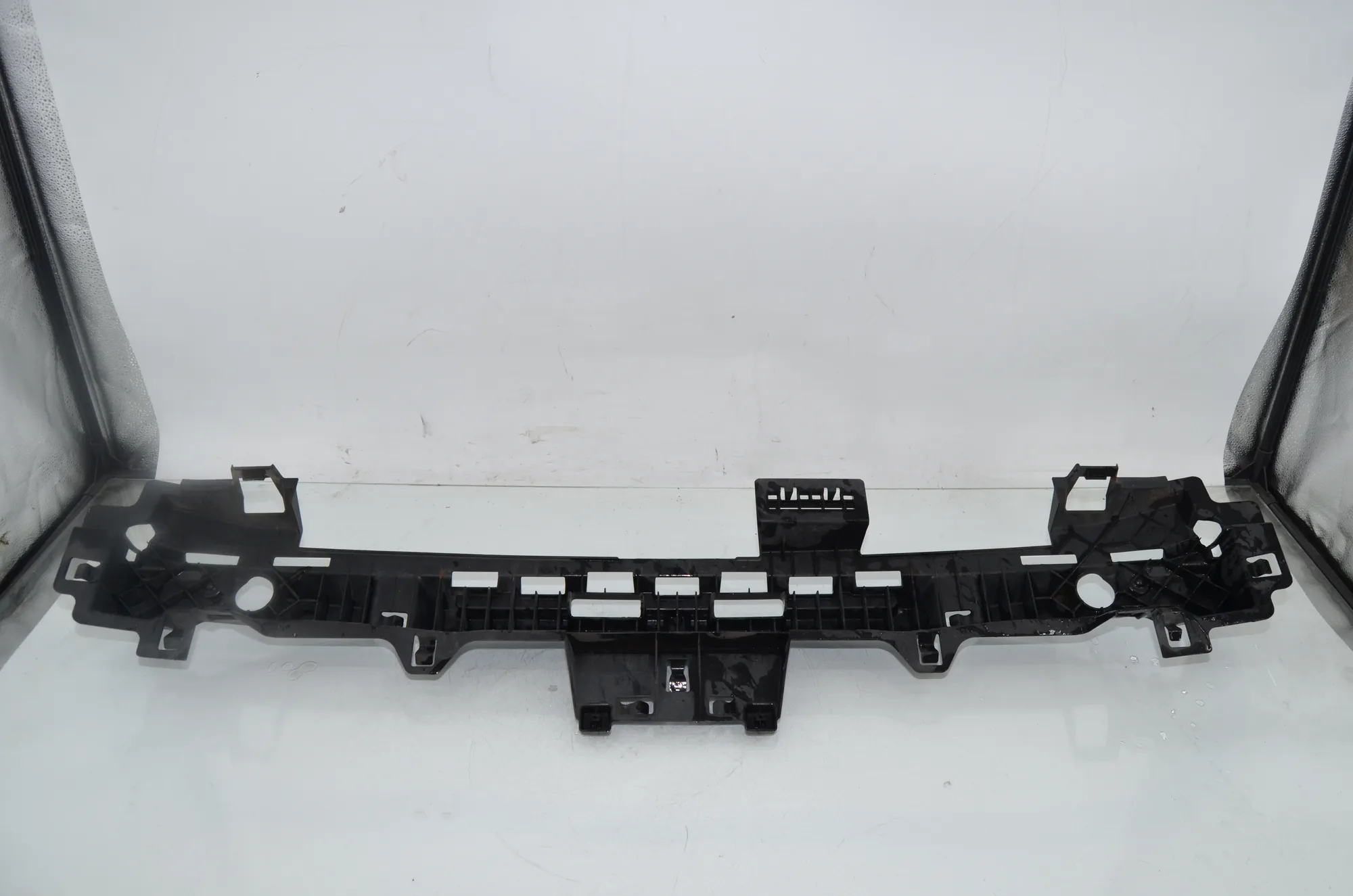 Rear Bumper Middle Bracket – OEM 7462344 · BMW i3 (I01) s Range Extender 2019 – 3
