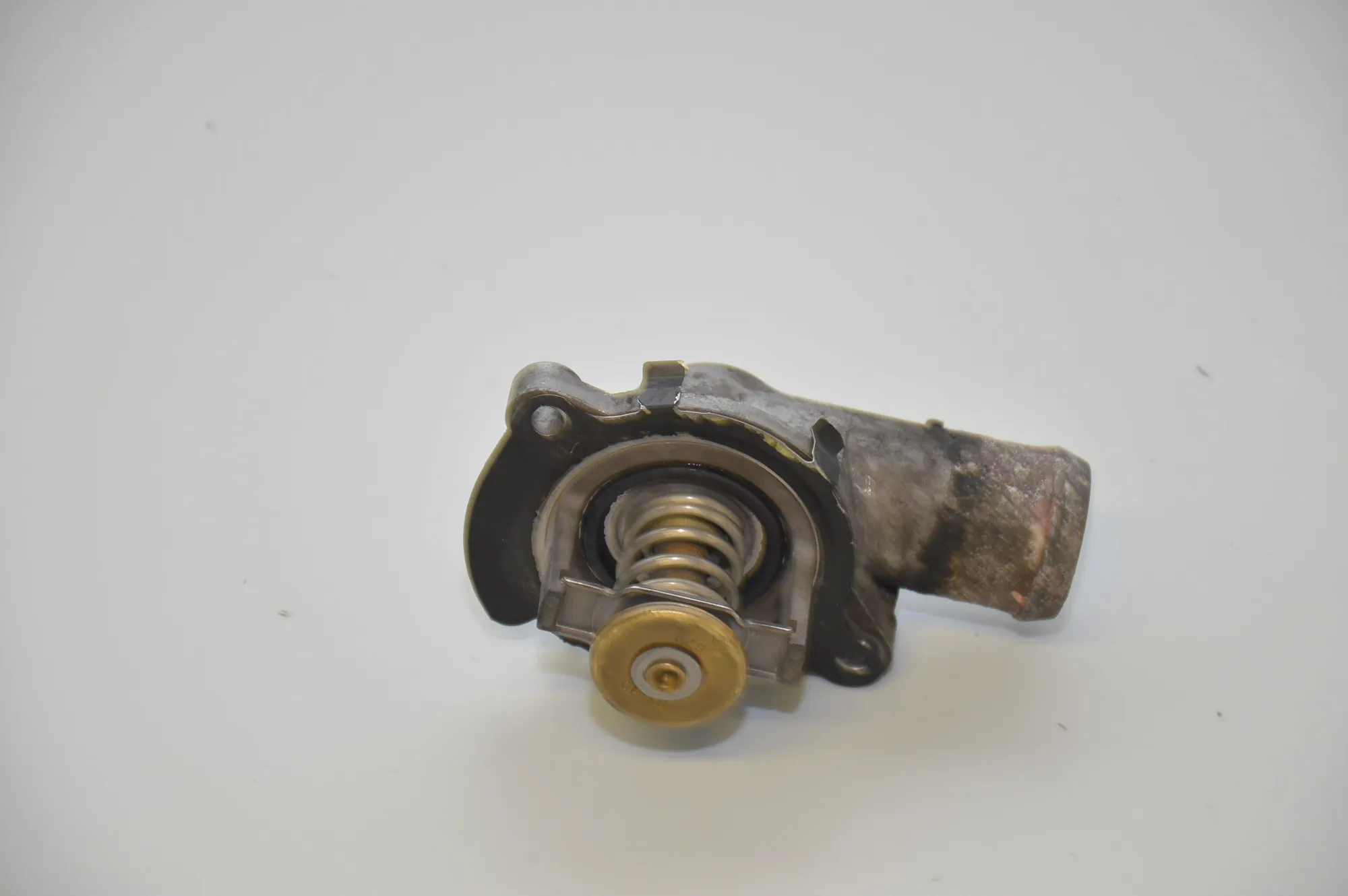 Thermostat – OEM 070121114 · VW TRANSPORTER V (T5) Minibus / passenger 2.5 TDI 2005 – 2