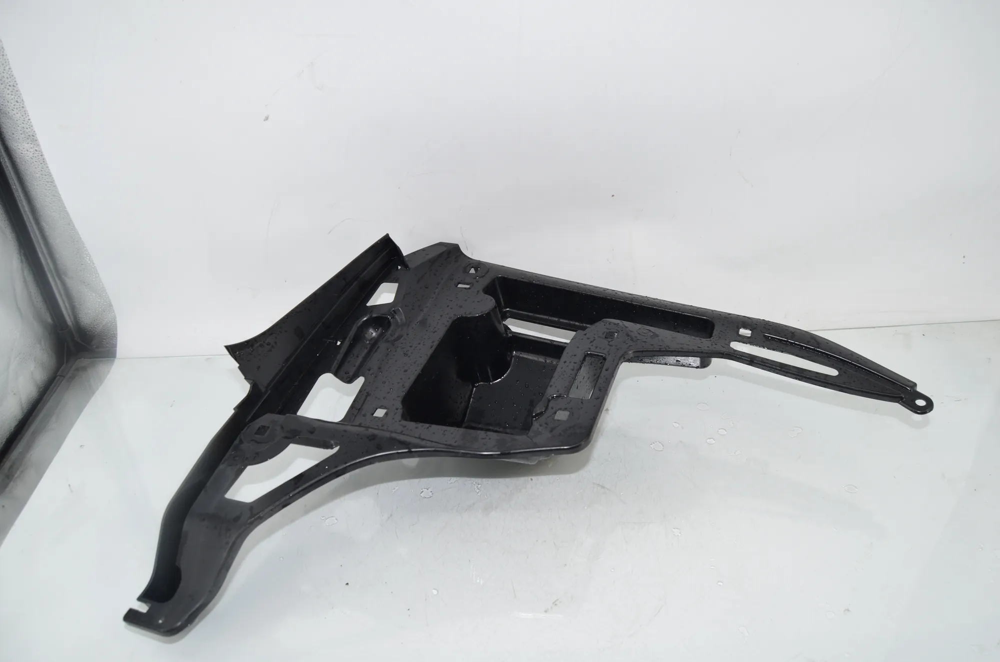 Rear Left Bumper Bracket – OEM 7296753 · BMW i3 (I01) s Range Extender 2019