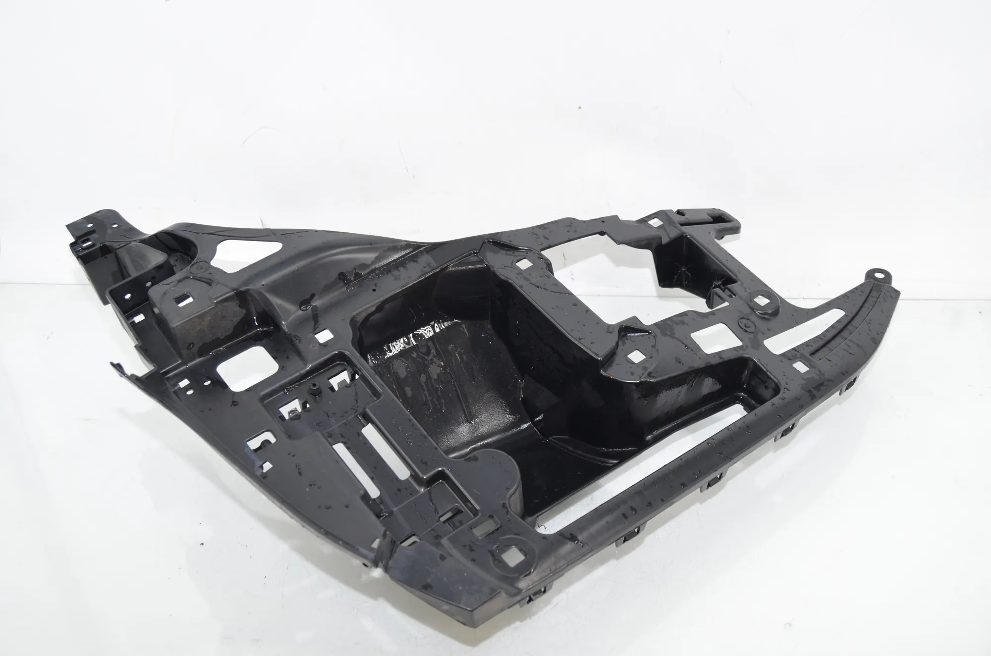 Rear Right Bumper Bracket – OEM 7296754 · BMW i3 (I01) s Range Extender 2019