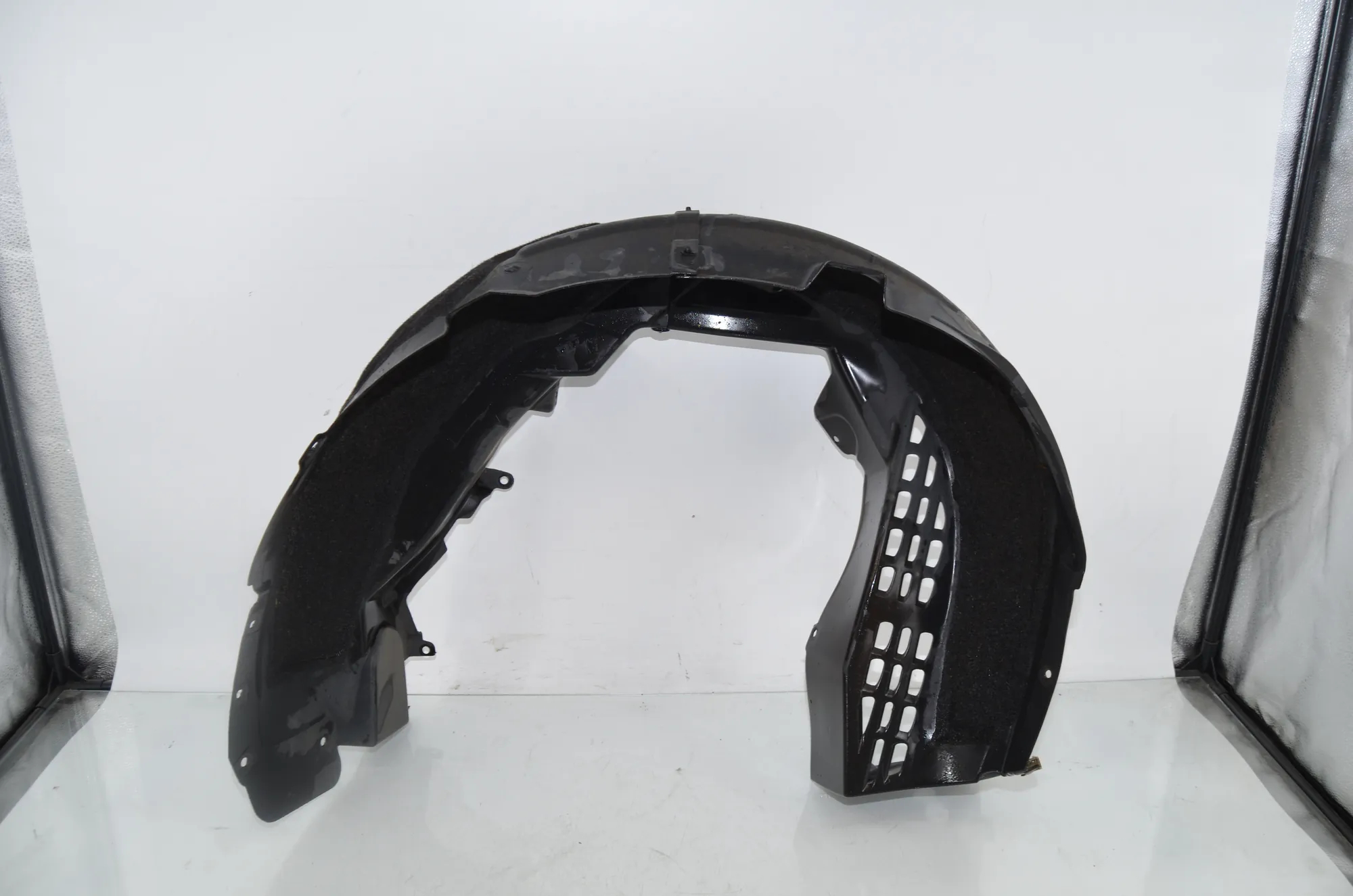 Rear Left Arch Liner – OEM 7394079 · BMW i3 (I01) s Range Extender 2019 – 2