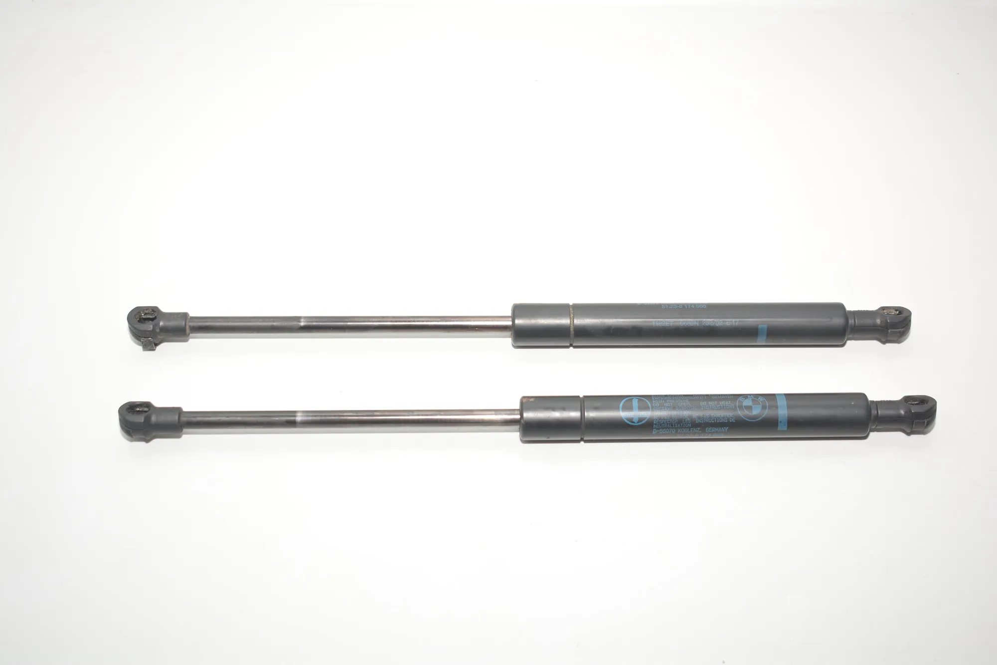 Front Left Bonnet Strut – OEM 8174866 · BMW 5 Touring (E39) 530 d 2002