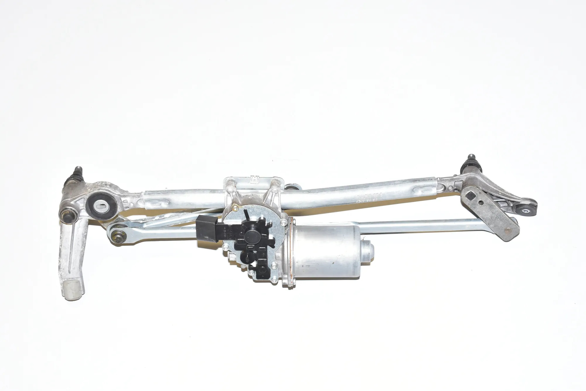 Front Windshield Wiper Mechanism – OEM 6978264 · BMW 3 (E90) 318 d 2009 – 2