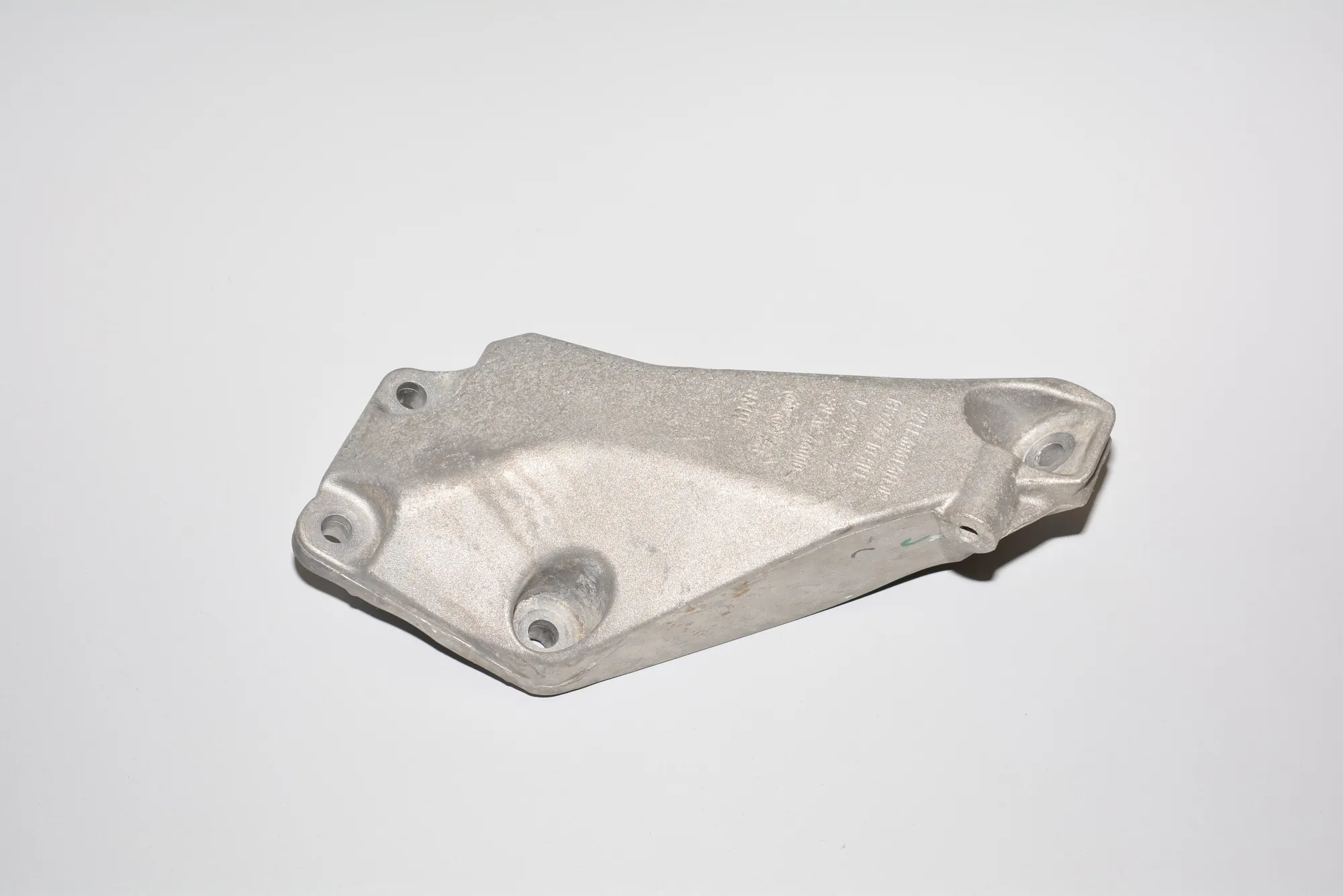 Left Side Engine Bracket – OEM 6861401 · BMW 4 Gran Coupe (F36) 420 d xDrive 2019 – 2