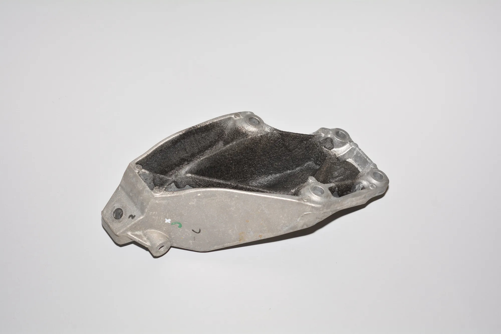 Left Side Engine Bracket – OEM 6861401 · BMW 4 Gran Coupe (F36) 420 d xDrive 2019 – 4