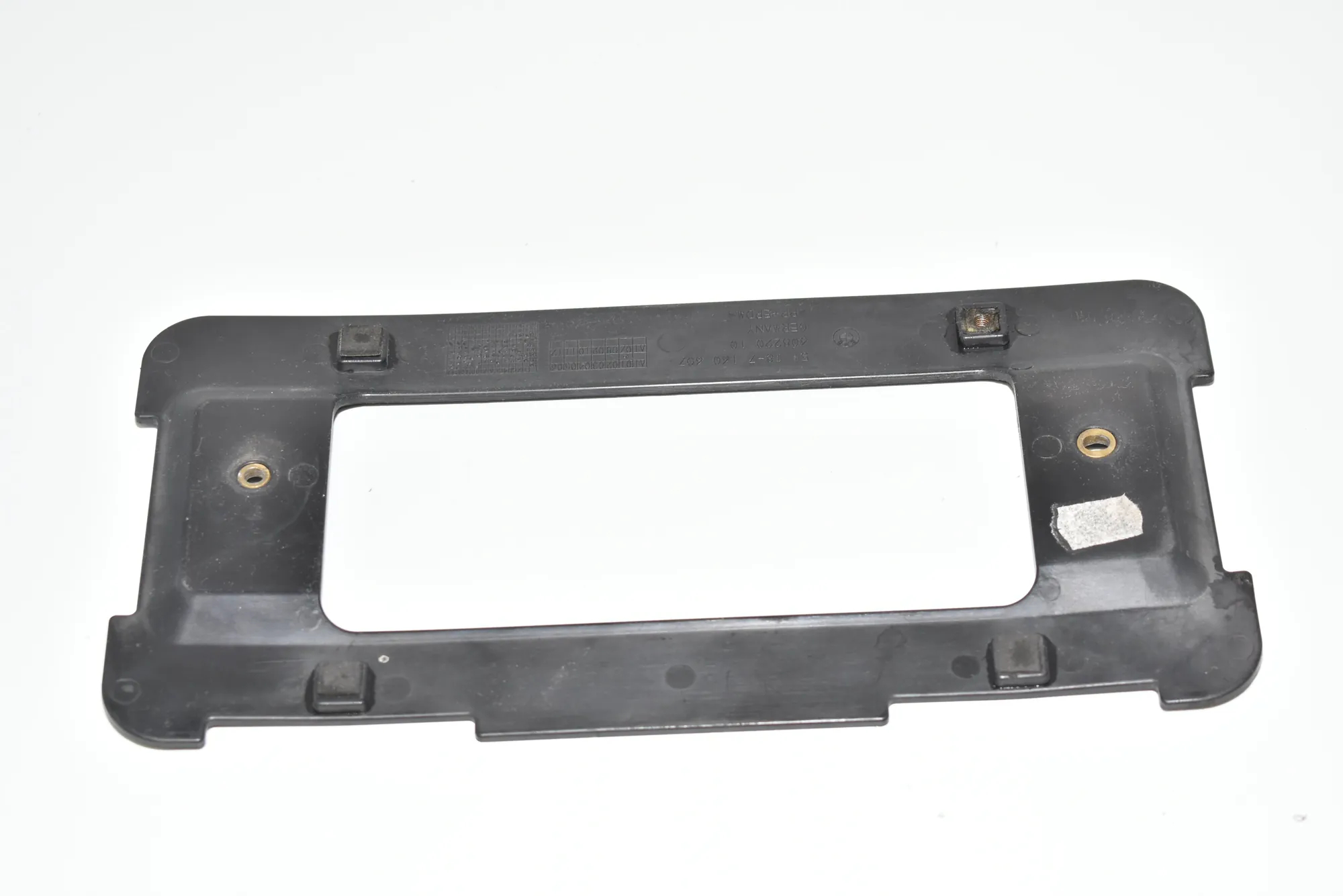 License plate holder – OEM 51187160607 · BMW 5 (G30) BMW 5 (G30) 530 e iPerformance 2019