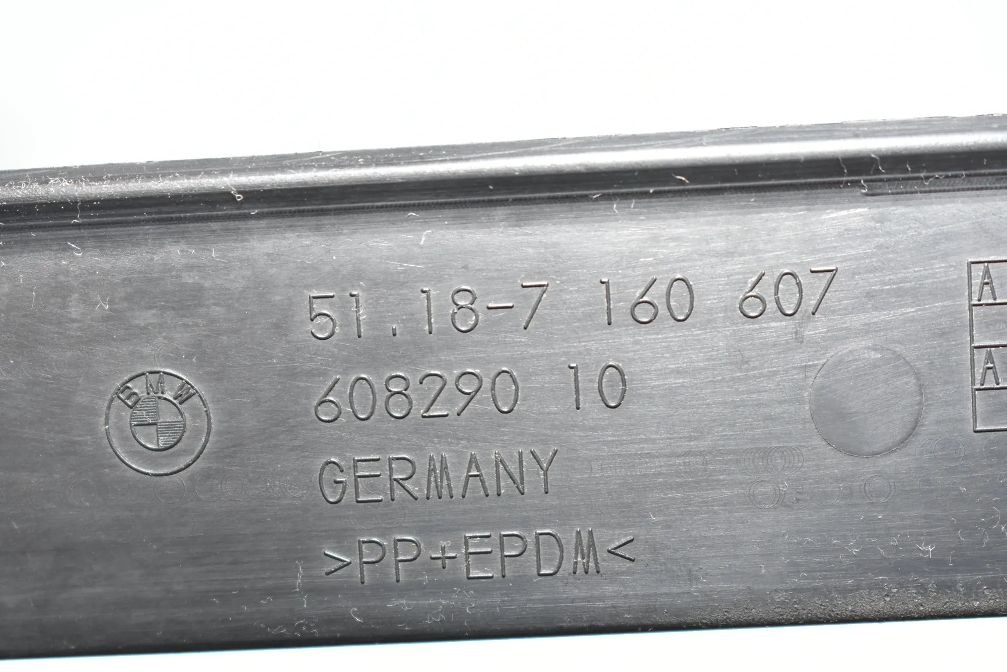 License plate holder – OEM 51187160607 · BMW 5 (G30) BMW 5 (G30) 530 e iPerformance 2019 – 3