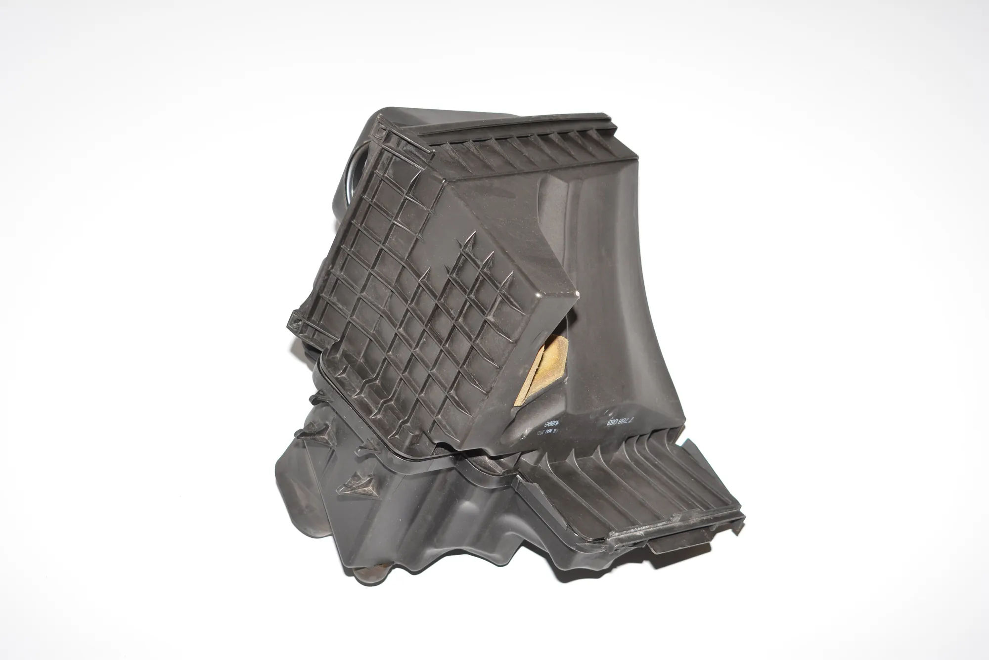 Air Filter Box – OEM 7788083 · BMW 7 (E65, E66, E67) 745 d 2005 – 4