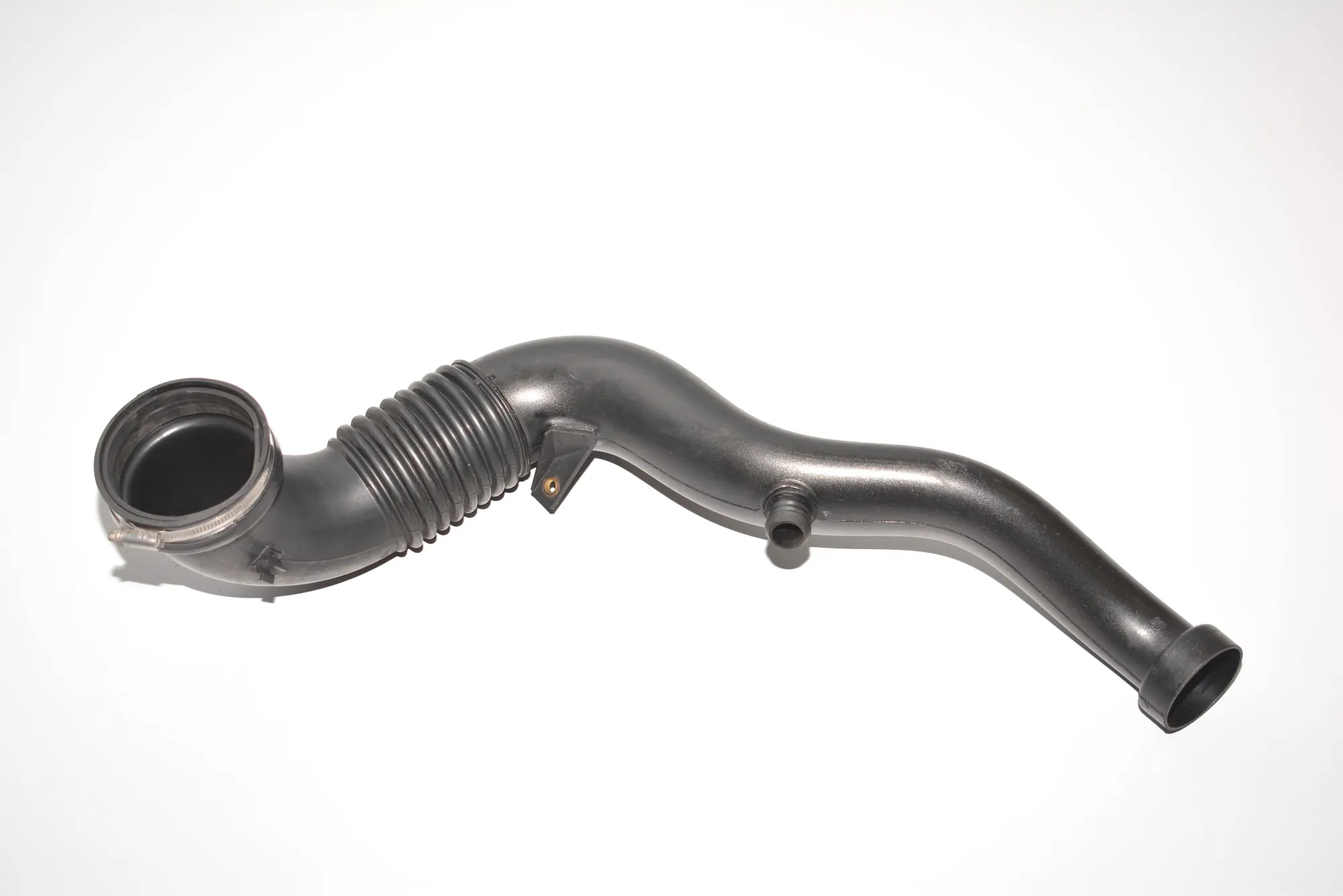 Air Intake Tube – OEM 7787999 · BMW 7 (E65, E66, E67) 745 d 2005 – 4