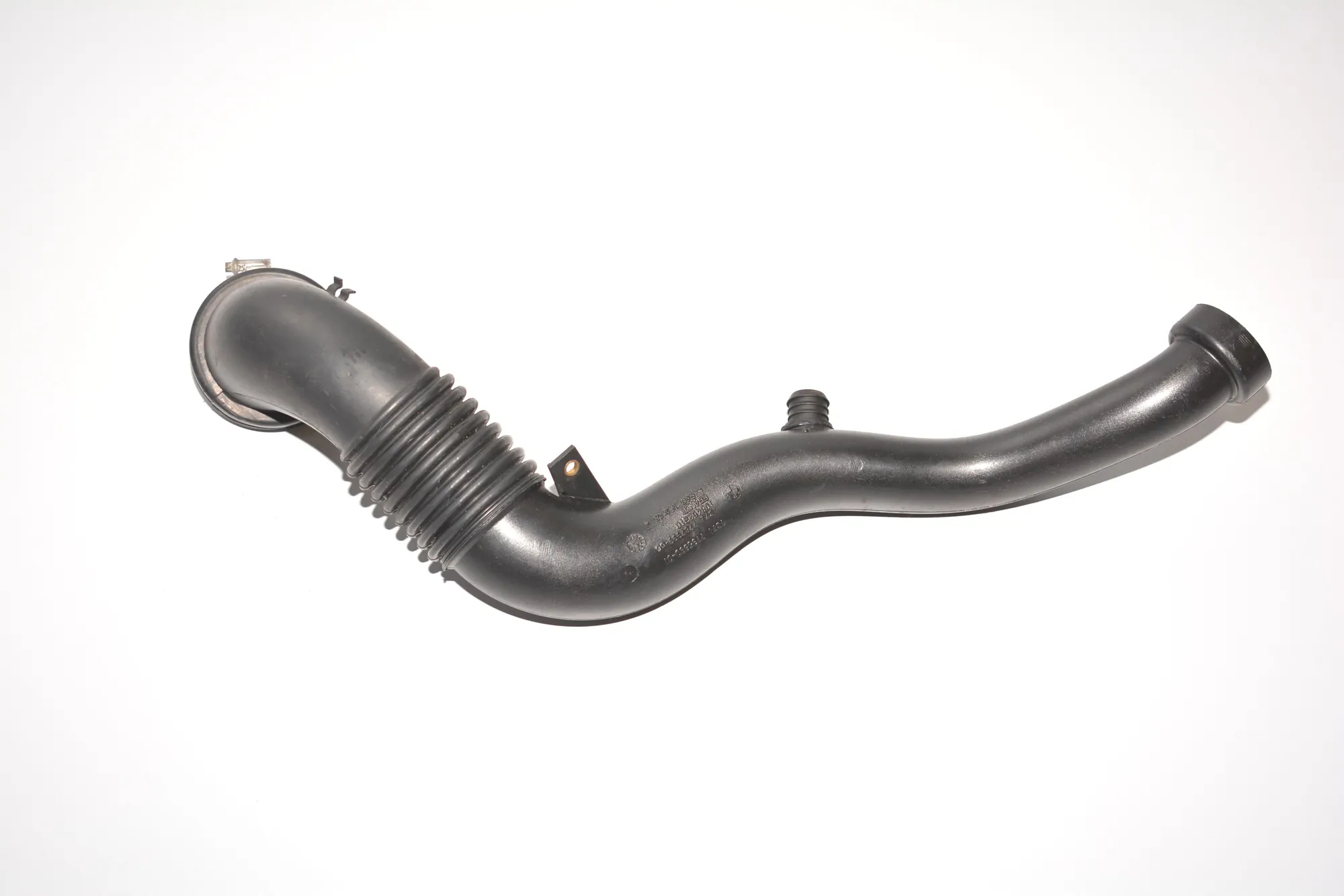 Air Intake Tube – OEM 7787999 · BMW 7 (E65, E66, E67) 745 d 2005