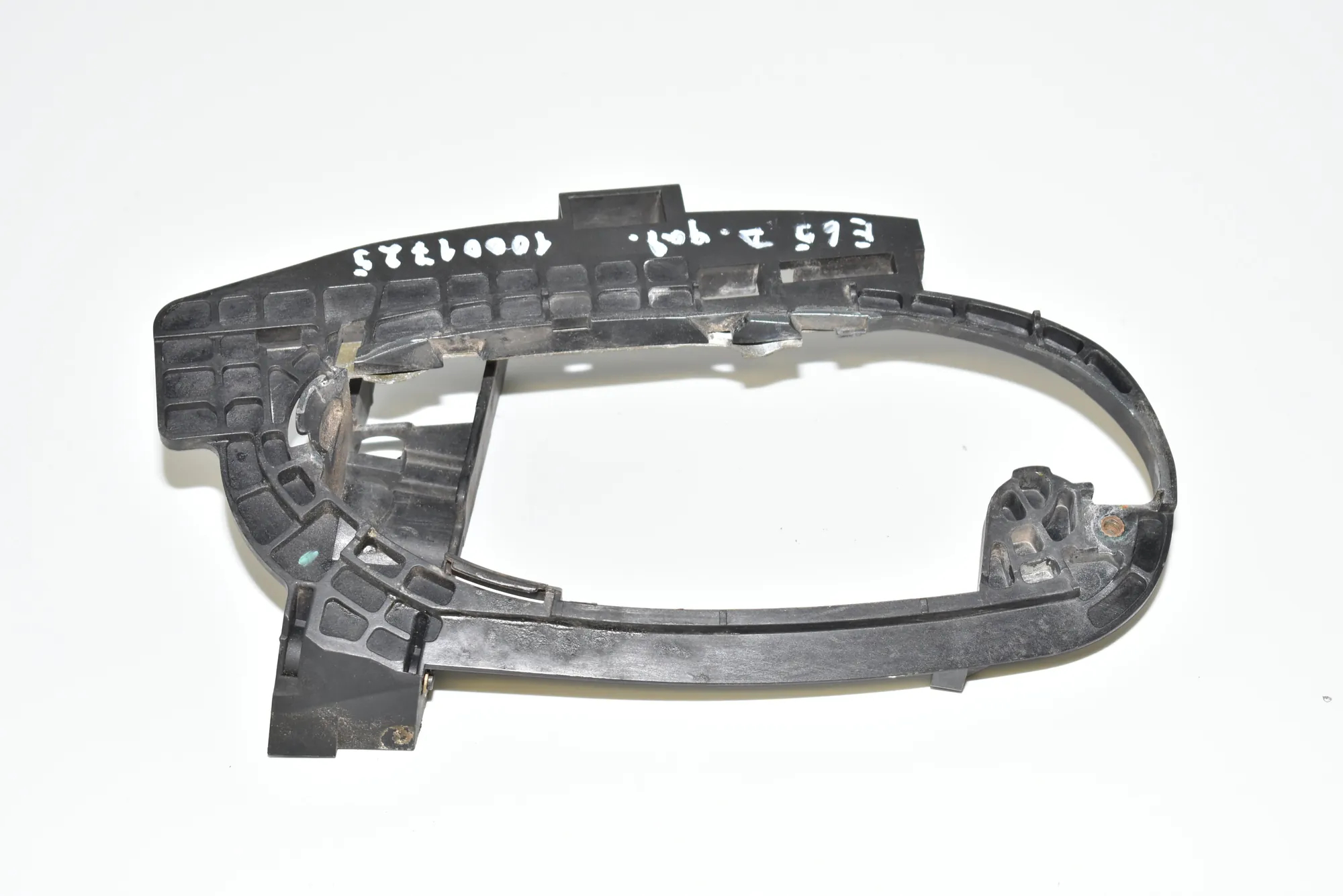 Rear Right Door Interior Handle Frame – OEM 7013704 · BMW 7 (E65, E66, E67) 745 d 2005 – 2