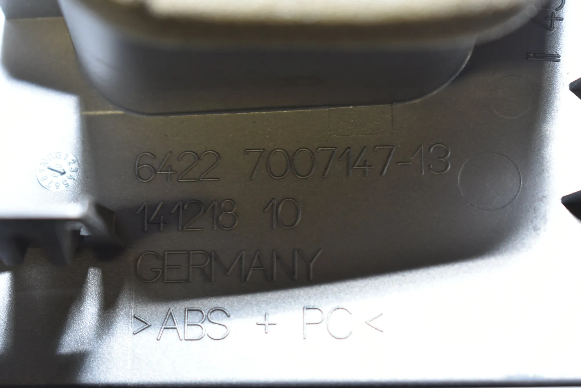 Other Interior Parts – OEM 7007147 · BMW 7 (E65, E66, E67) 745 d 2005 – 4