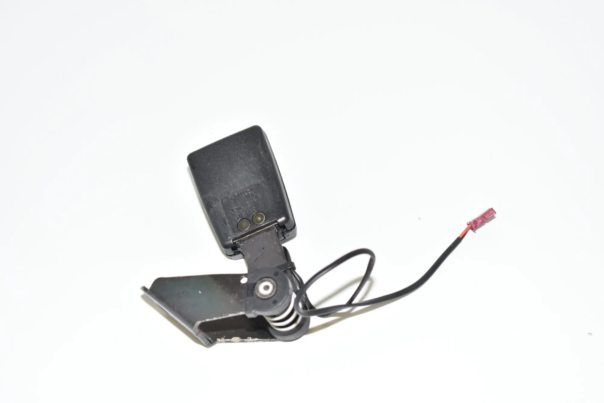 Rear Right Seat Buckle – OEM 7134042 · BMW 7 (E65, E66, E67) 745 d 2005 – 2