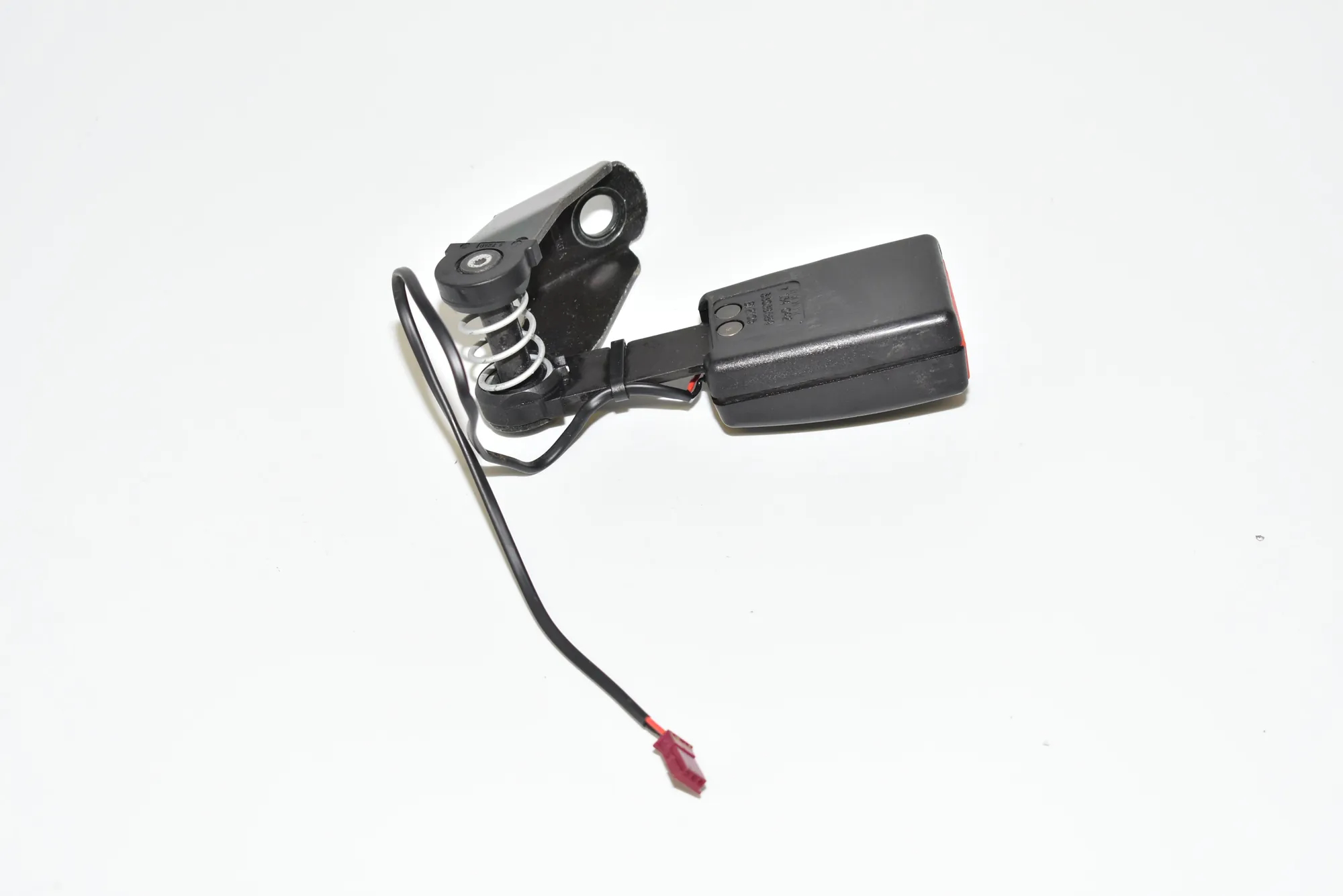 Rear Right Seat Buckle – OEM 7134042 · BMW 7 (E65, E66, E67) 745 d 2005