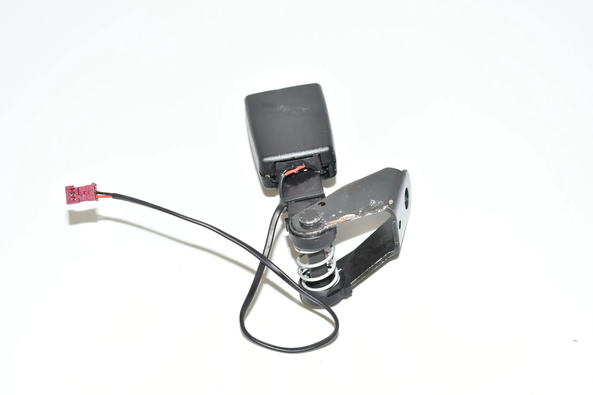 Rear Right Seat Buckle – OEM 7134042 · BMW 7 (E65, E66, E67) 745 d 2005 – 3