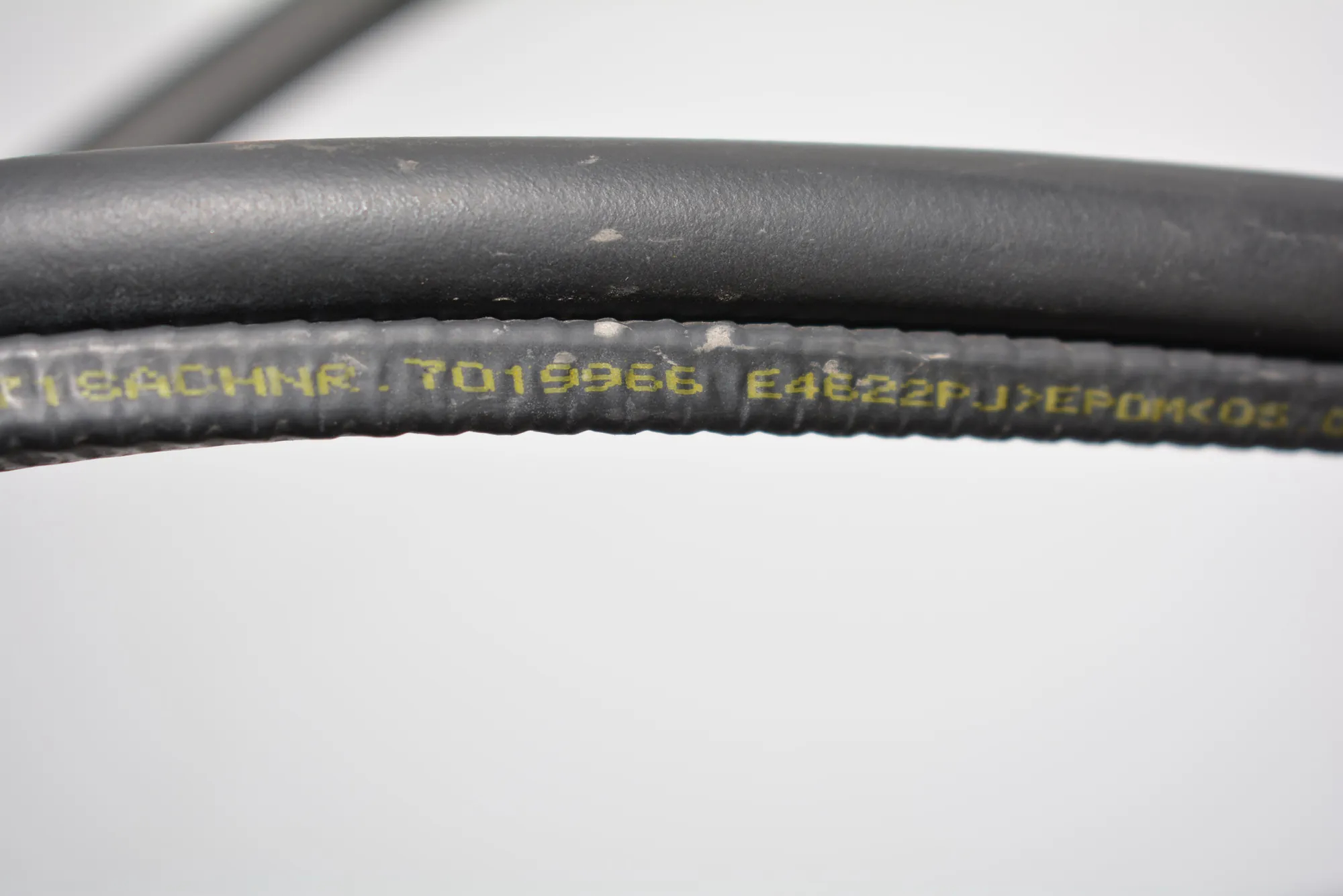 Engine Rubber Seal – OEM 7019966 · BMW 7 (E65, E66, E67) 745 d 2005 – 4