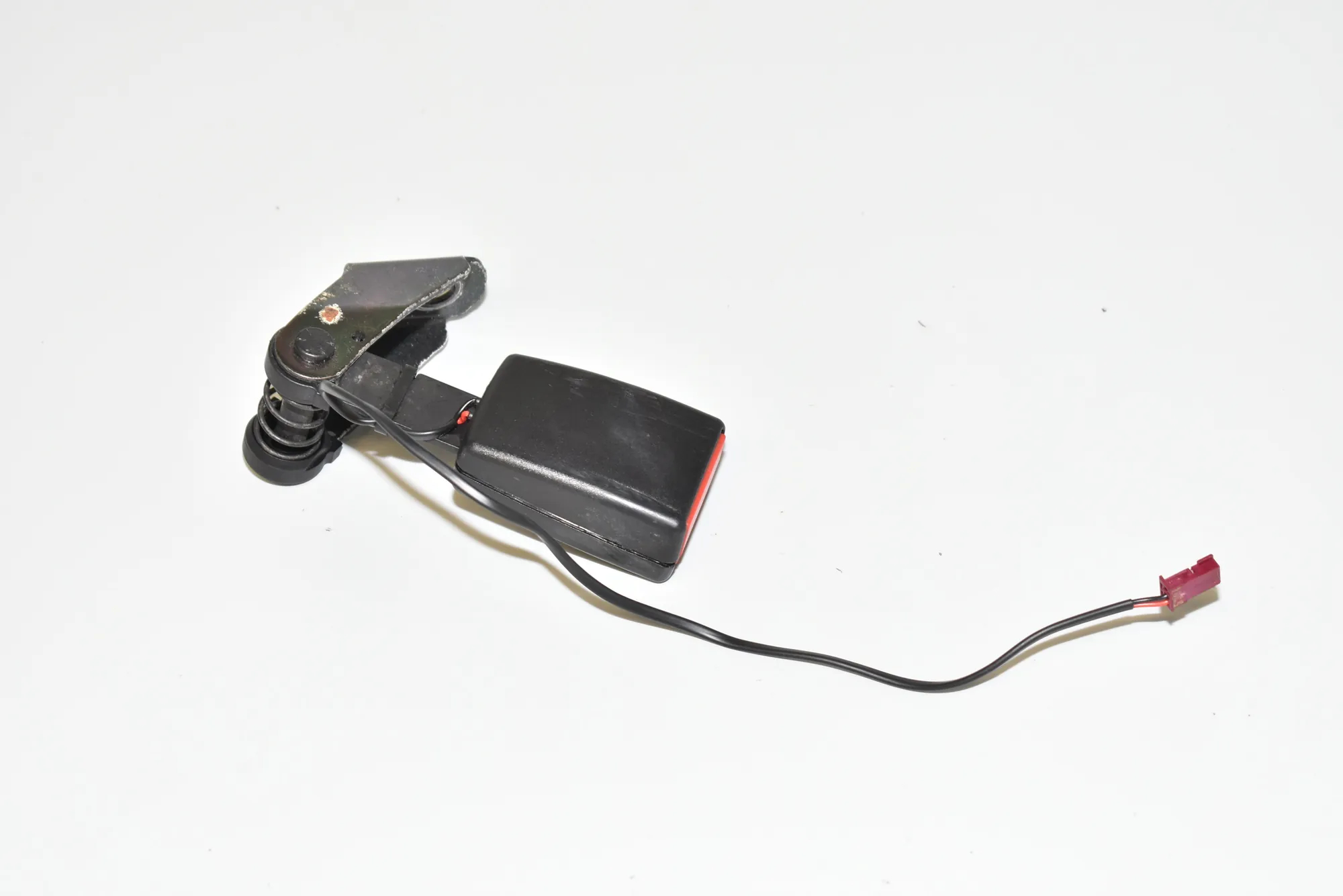 Rear Left Seat Buckle – OEM 7134041 · BMW 7 (E65, E66, E67) 745 d 2005 – 3