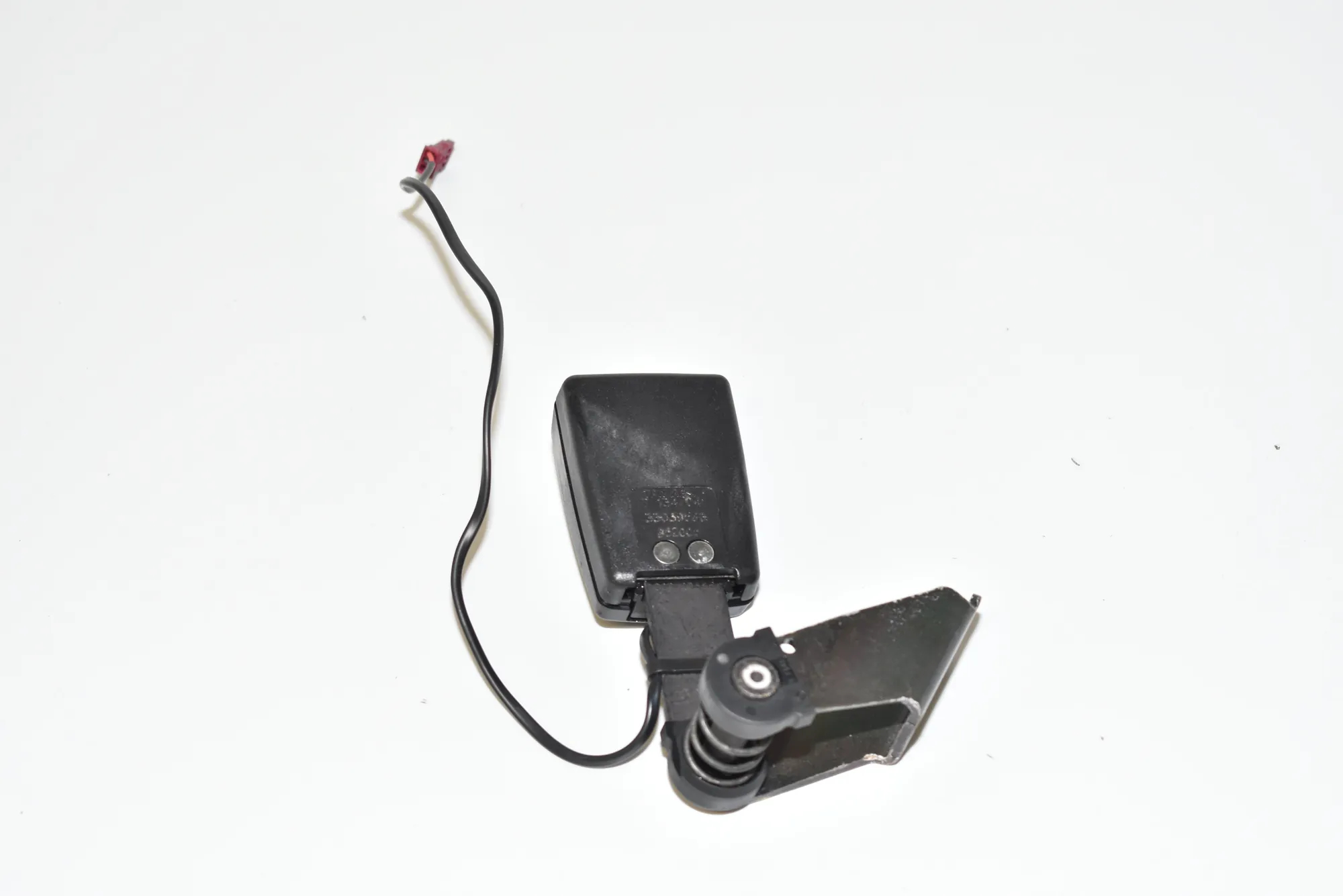 Rear Left Seat Buckle – OEM 7134041 · BMW 7 (E65, E66, E67) 745 d 2005 – 2
