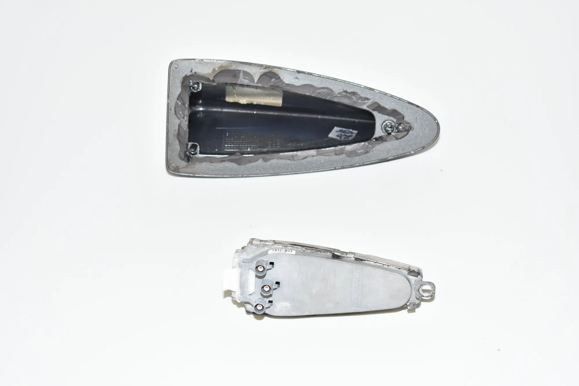 Antenna – OEM 6957345 · BMW 7 (E65, E66, E67) 745 d 2005 – 3