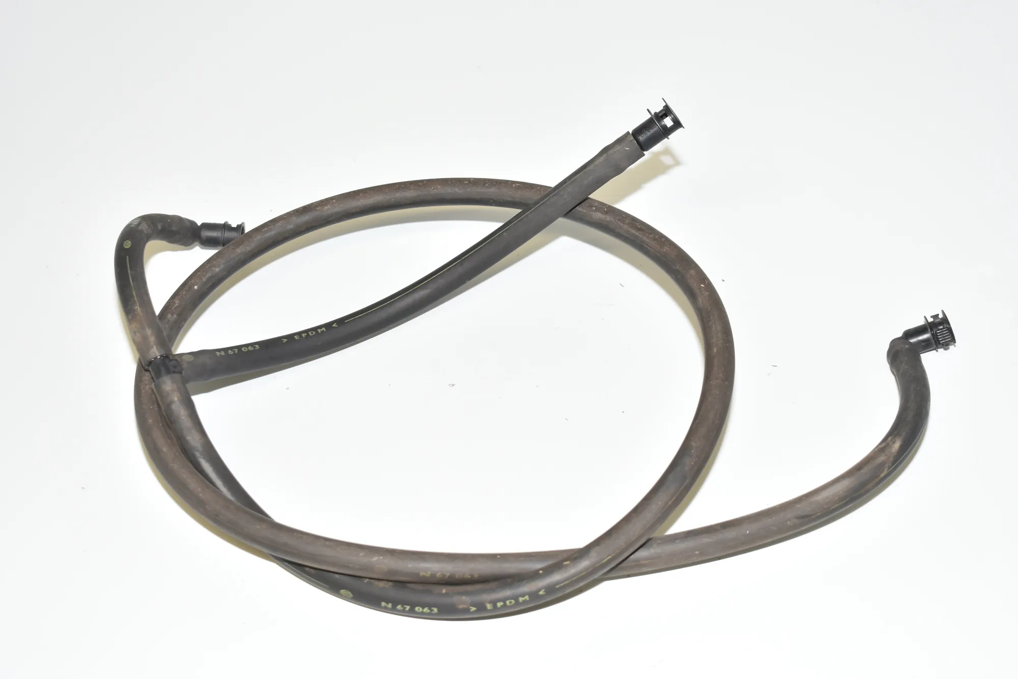 Headlight Washer Nozzle Pipe – OEM 7137403 · BMW 7 (E65, E66, E67) 745 d 2005 – 3