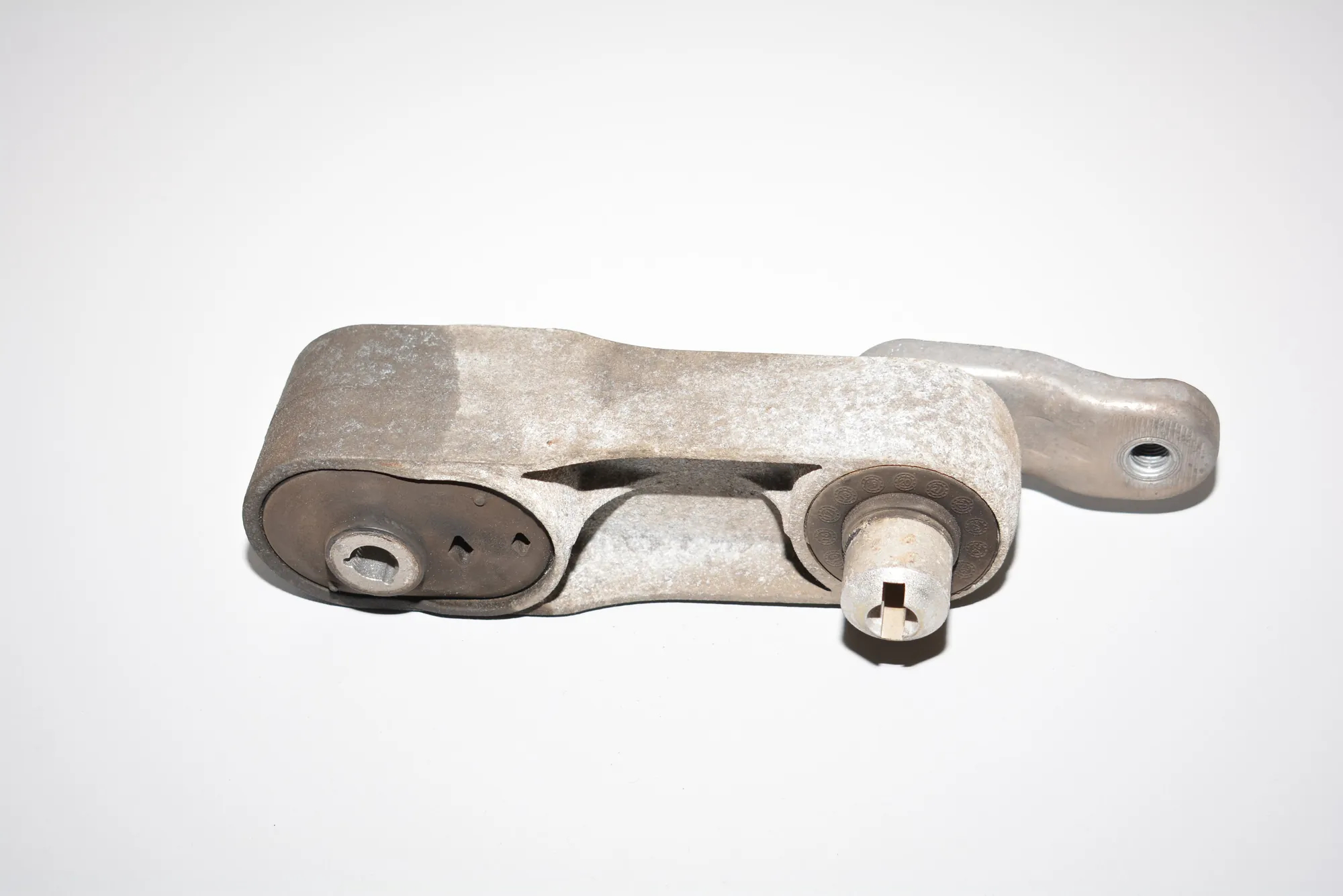 Gearbox Mount – OEM 6793362 · BMW i3 (I01) Hybrid 2016 – 2