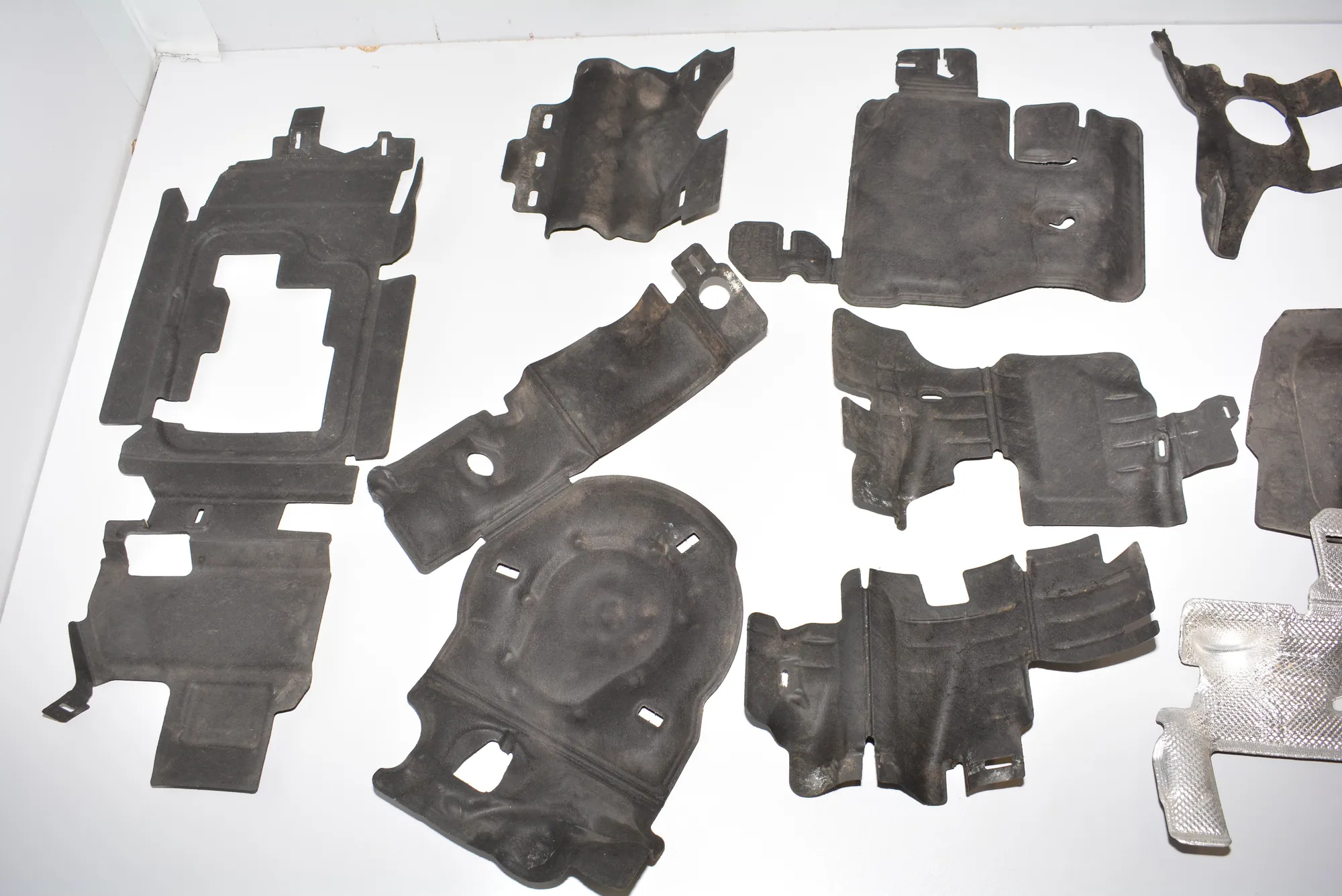 Other Engine Compartment Parts – OEM 8535504 · BMW i3 (I01) Hybrid 2016 – 5